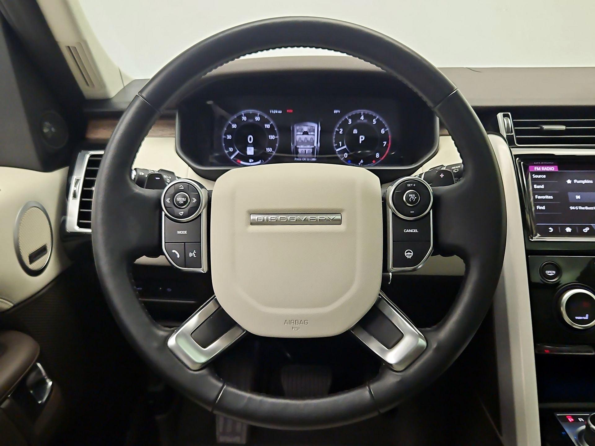 Thumbnail: 2018 Land Rover Discovery - 10