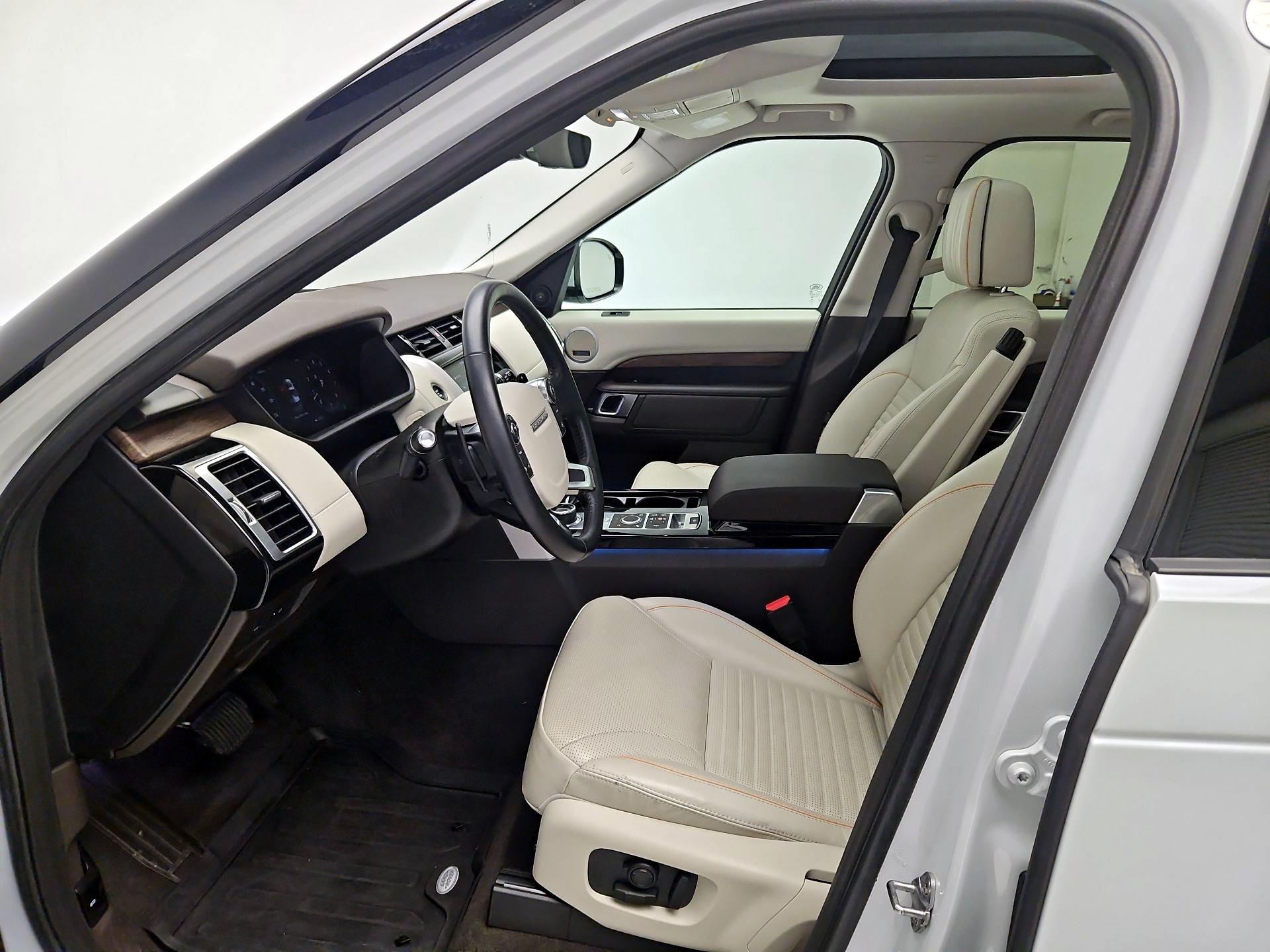 Thumbnail: 2018 Land Rover Discovery - 11