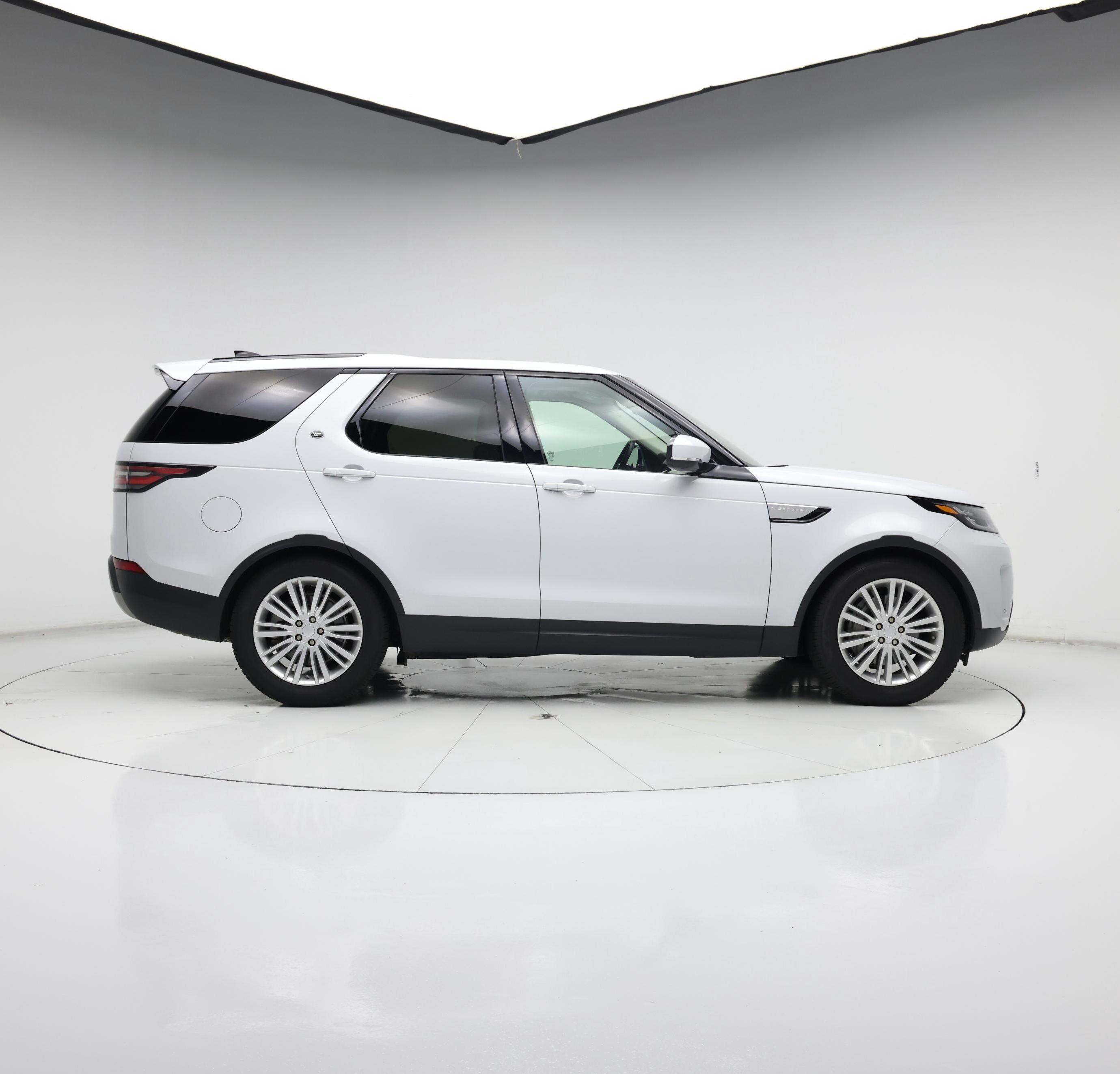 Thumbnail: 2018 Land Rover Discovery - 7