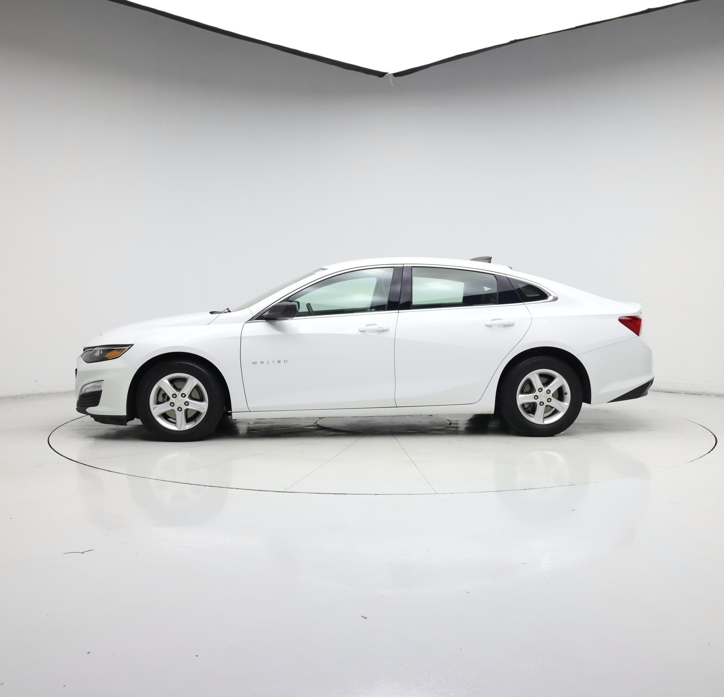 Thumbnail: 2023 Chevrolet Malibu - 3