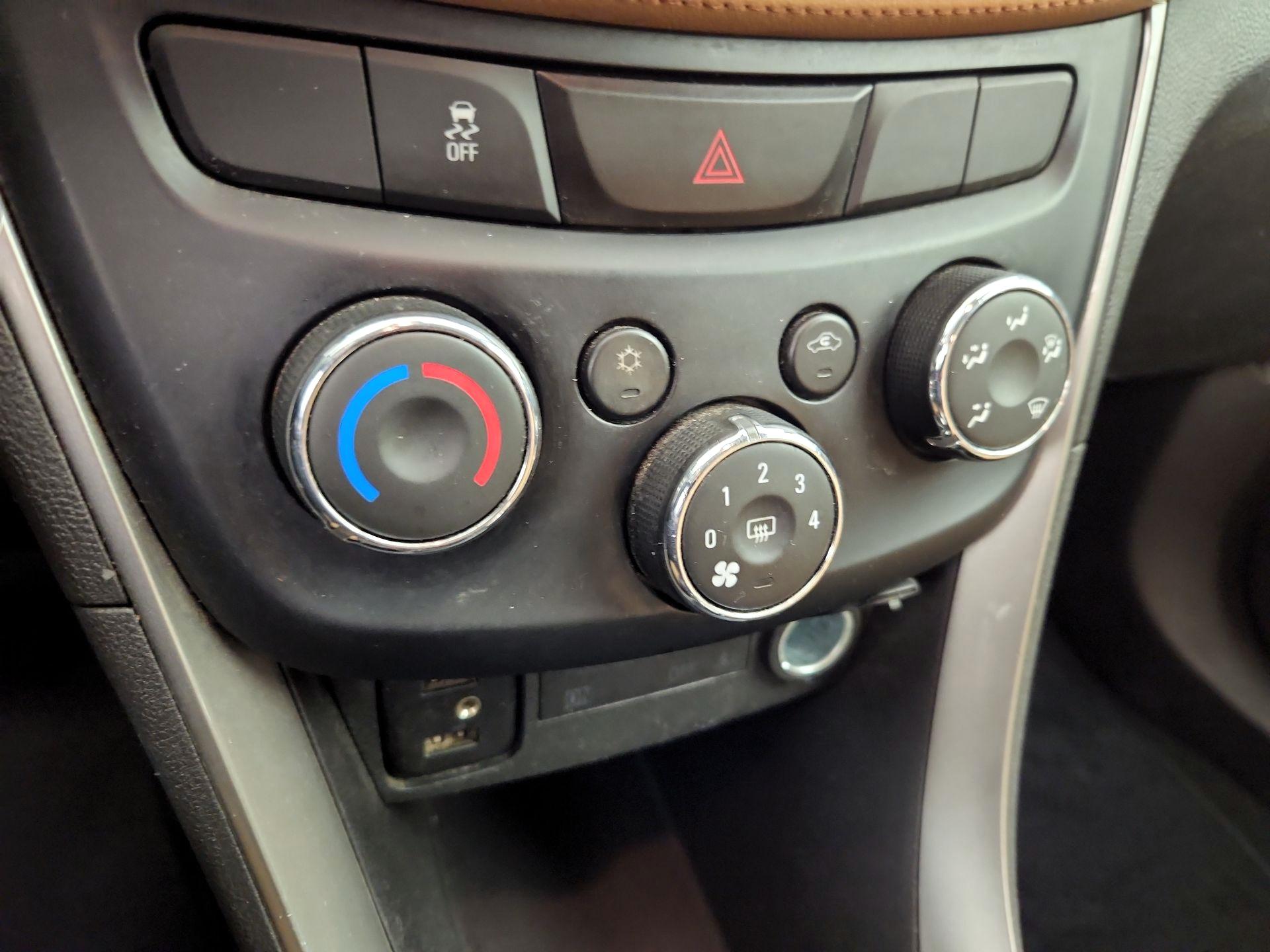 Thumbnail: 2020 Chevrolet Trax - 16