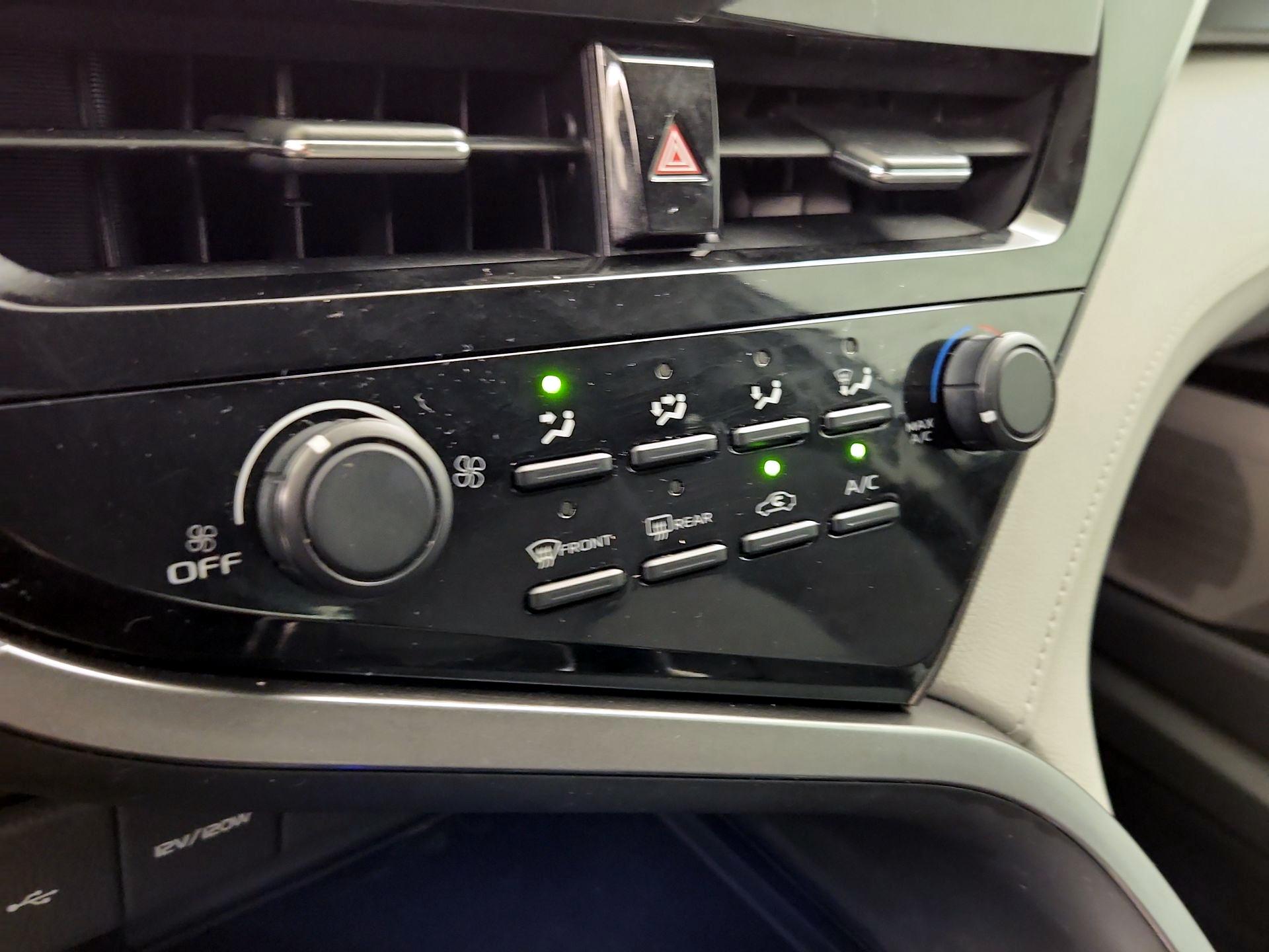 Thumbnail: 2021 Toyota Camry - 16