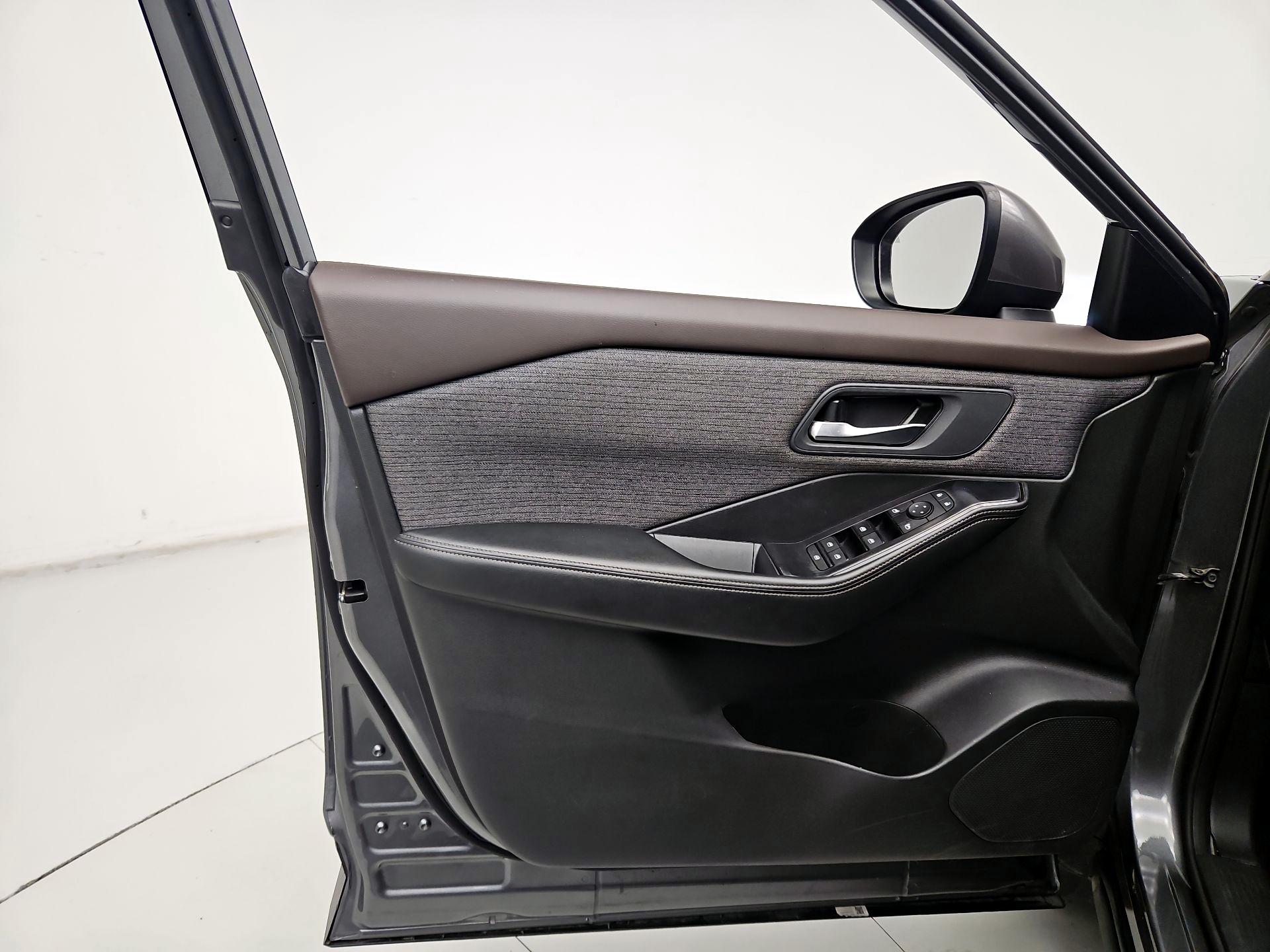 Thumbnail: 2023 Nissan Rogue - 12