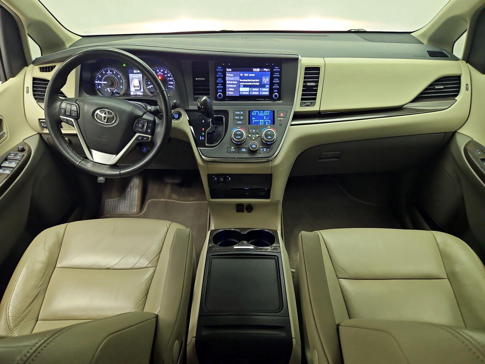 Thumbnail: 2018 Toyota Sienna - 9