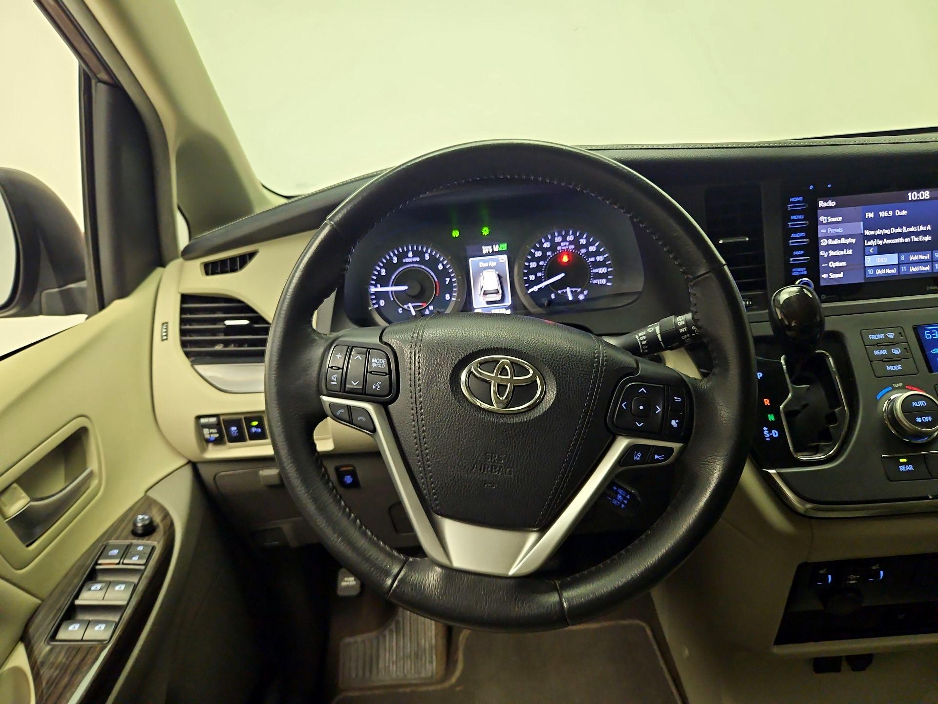 Thumbnail: 2018 Toyota Sienna - 10