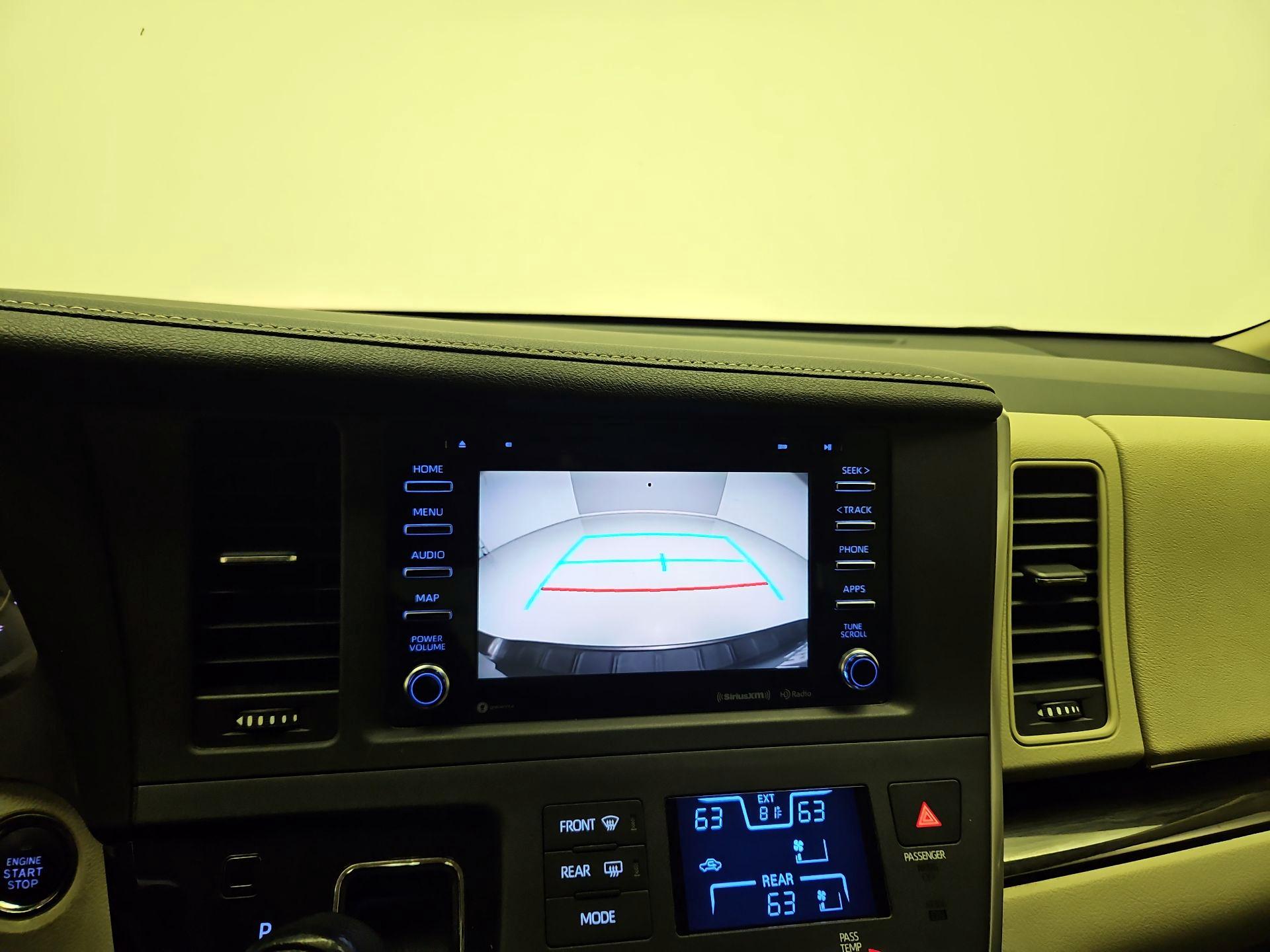 Thumbnail: 2018 Toyota Sienna - 13