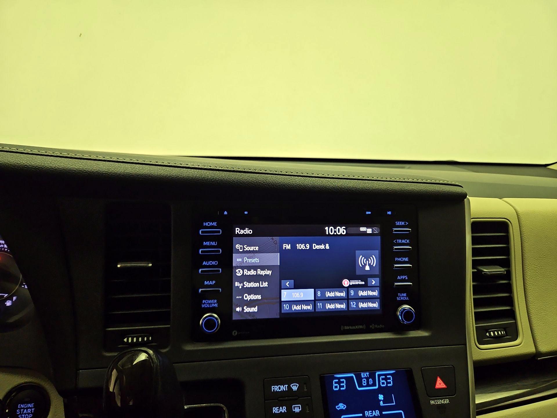 Thumbnail: 2018 Toyota Sienna - 14