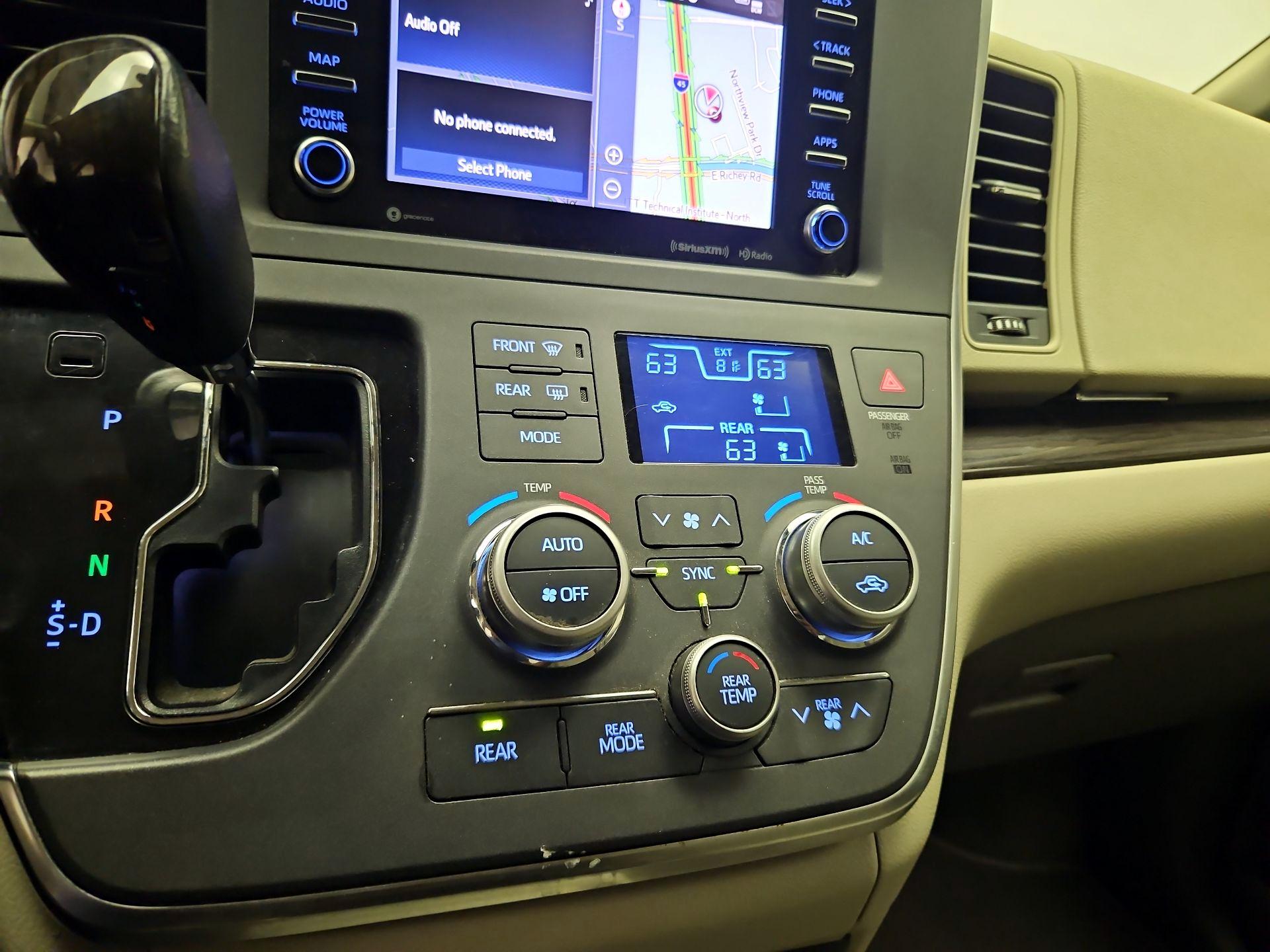 Thumbnail: 2018 Toyota Sienna - 15