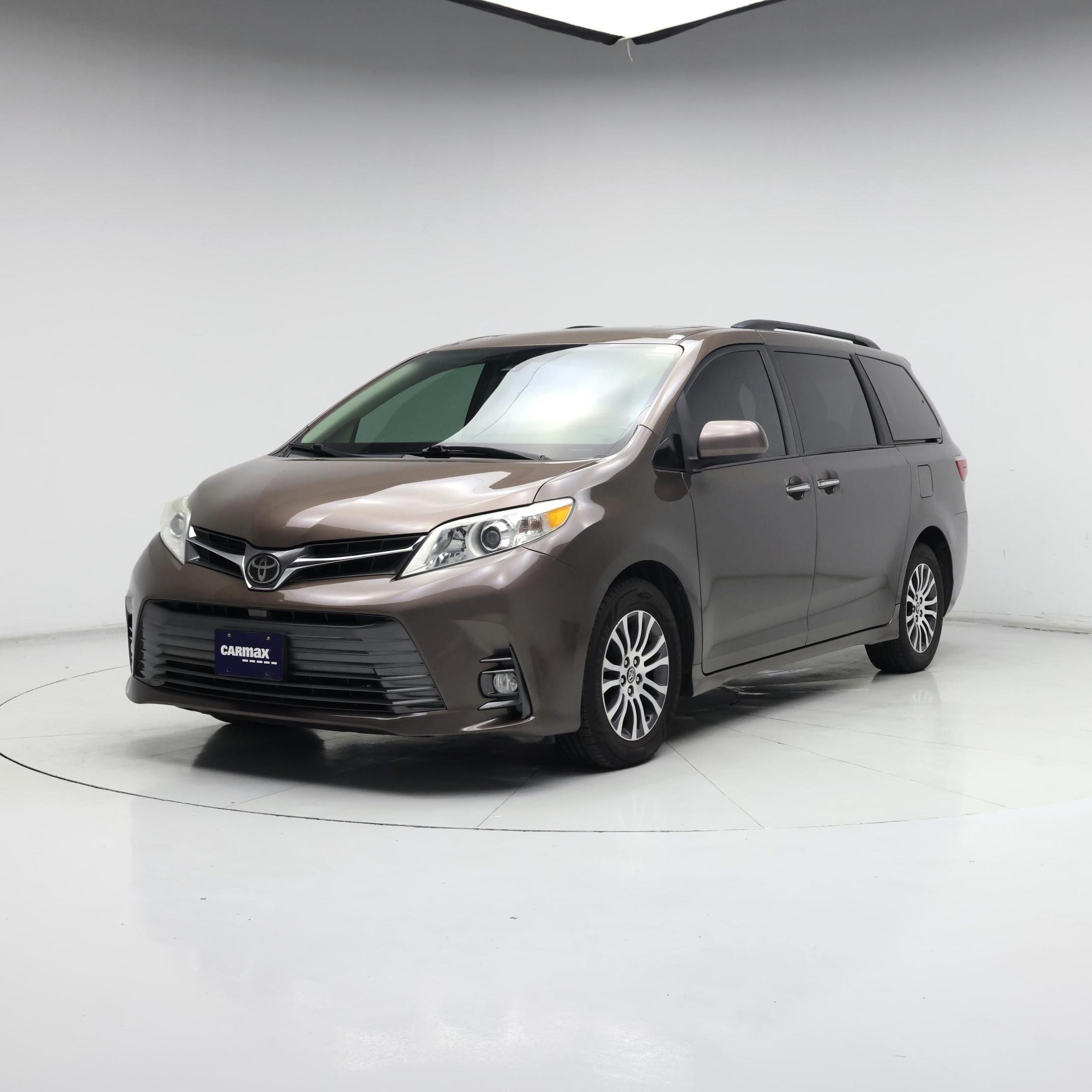 Thumbnail: 2018 Toyota Sienna - 4