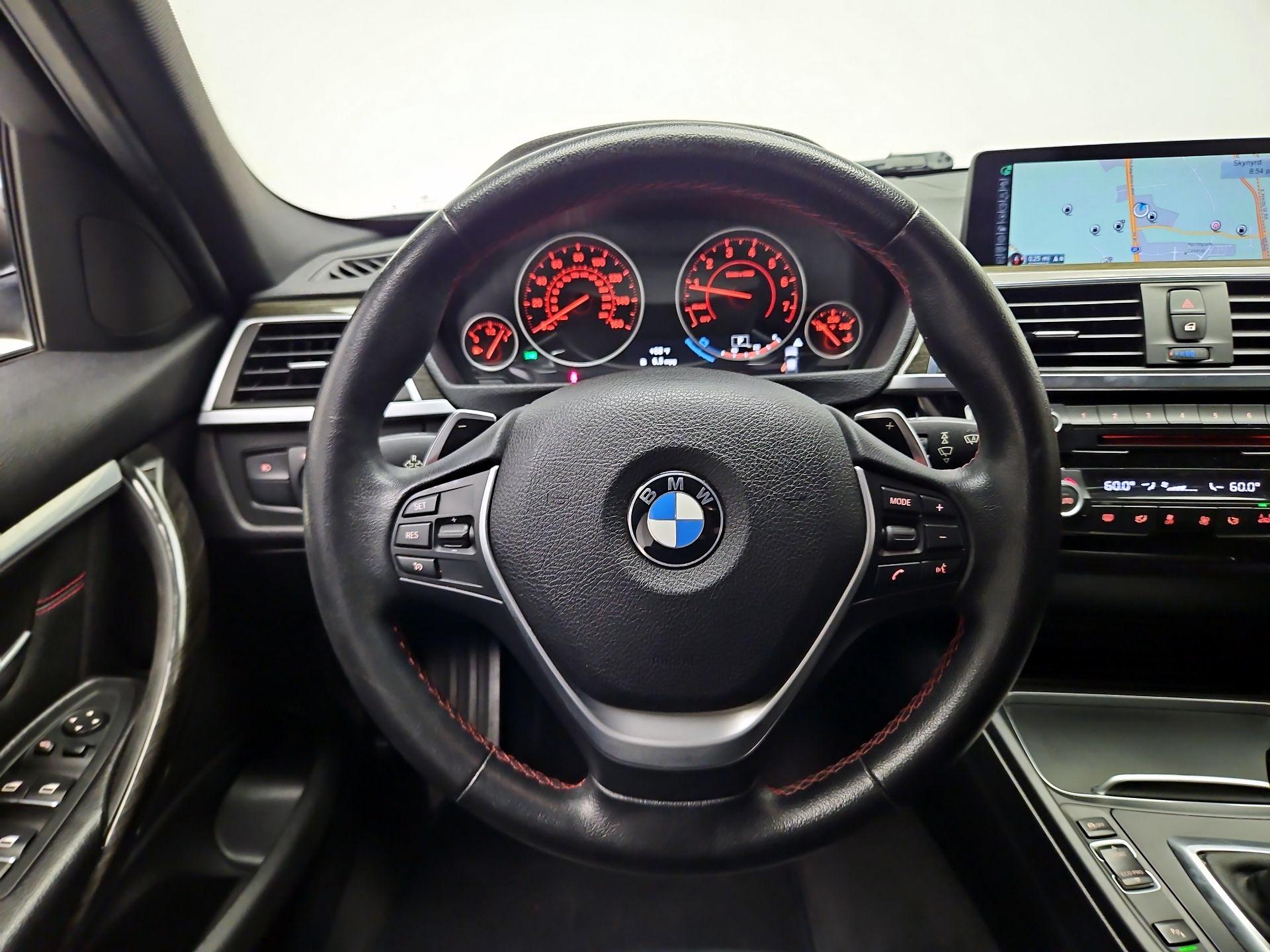 Thumbnail: 2016 BMW 3 Series - 10