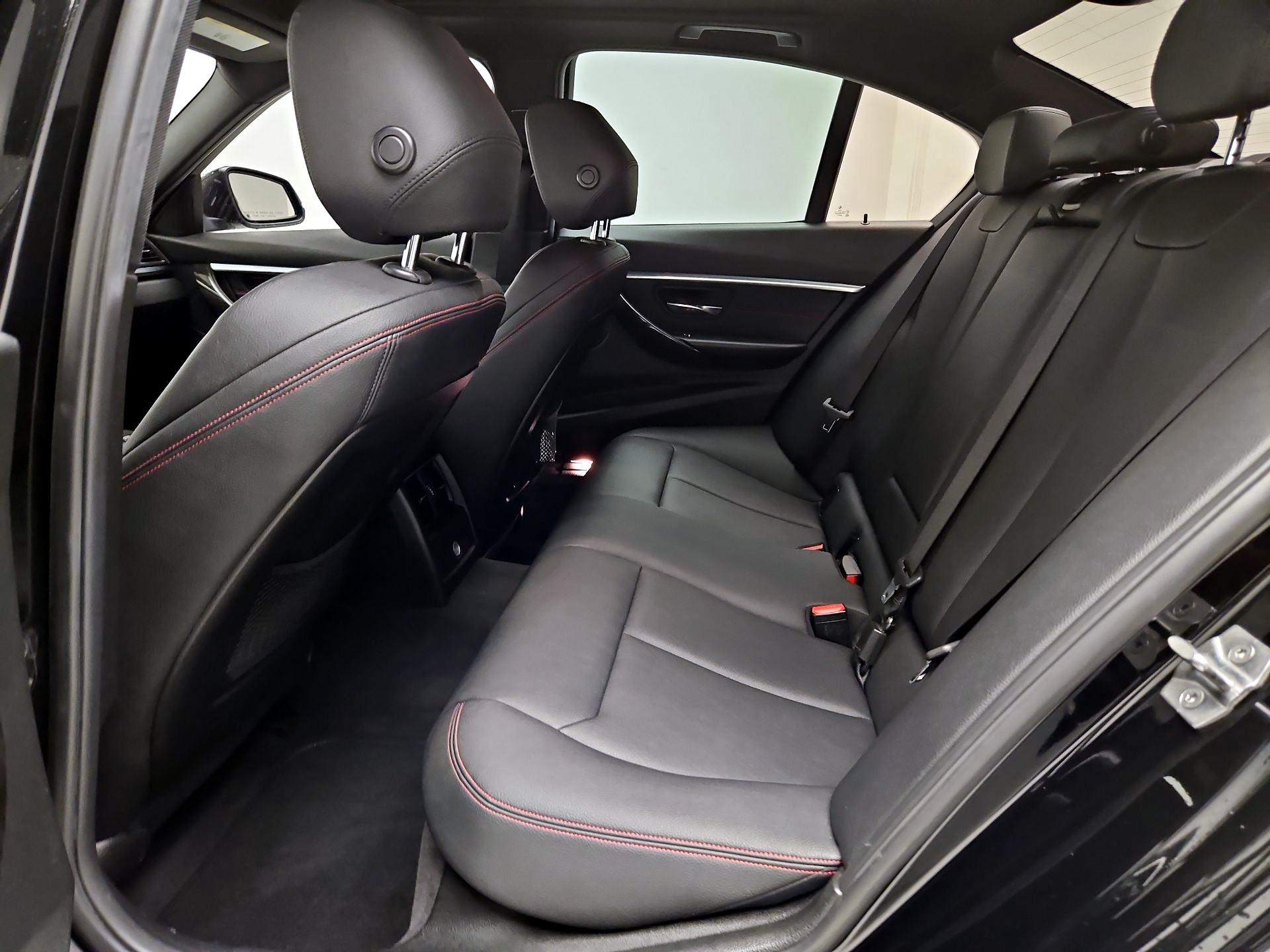 Thumbnail: 2016 BMW 3 Series - 18