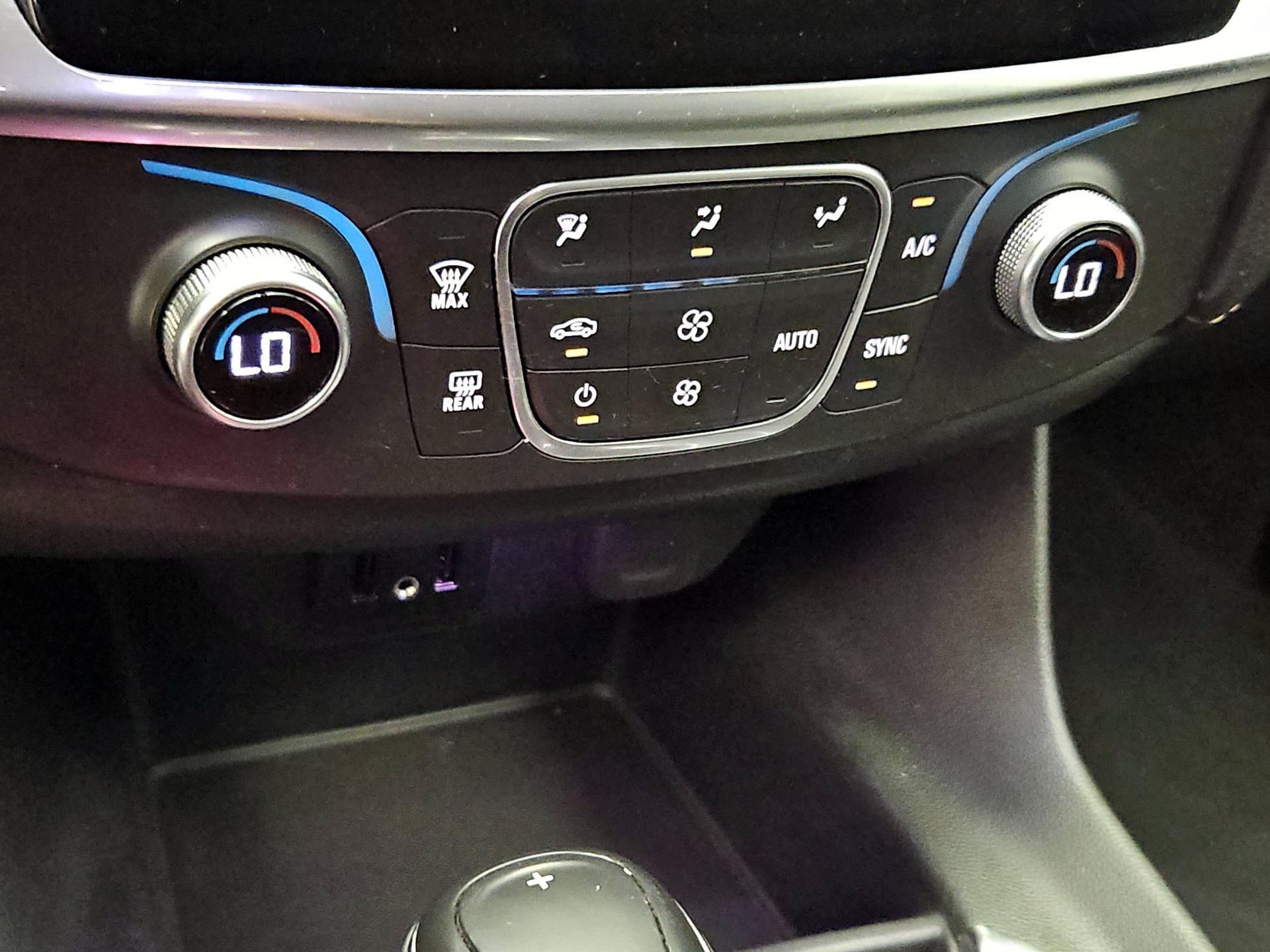 Thumbnail: 2019 Chevrolet Traverse - 16