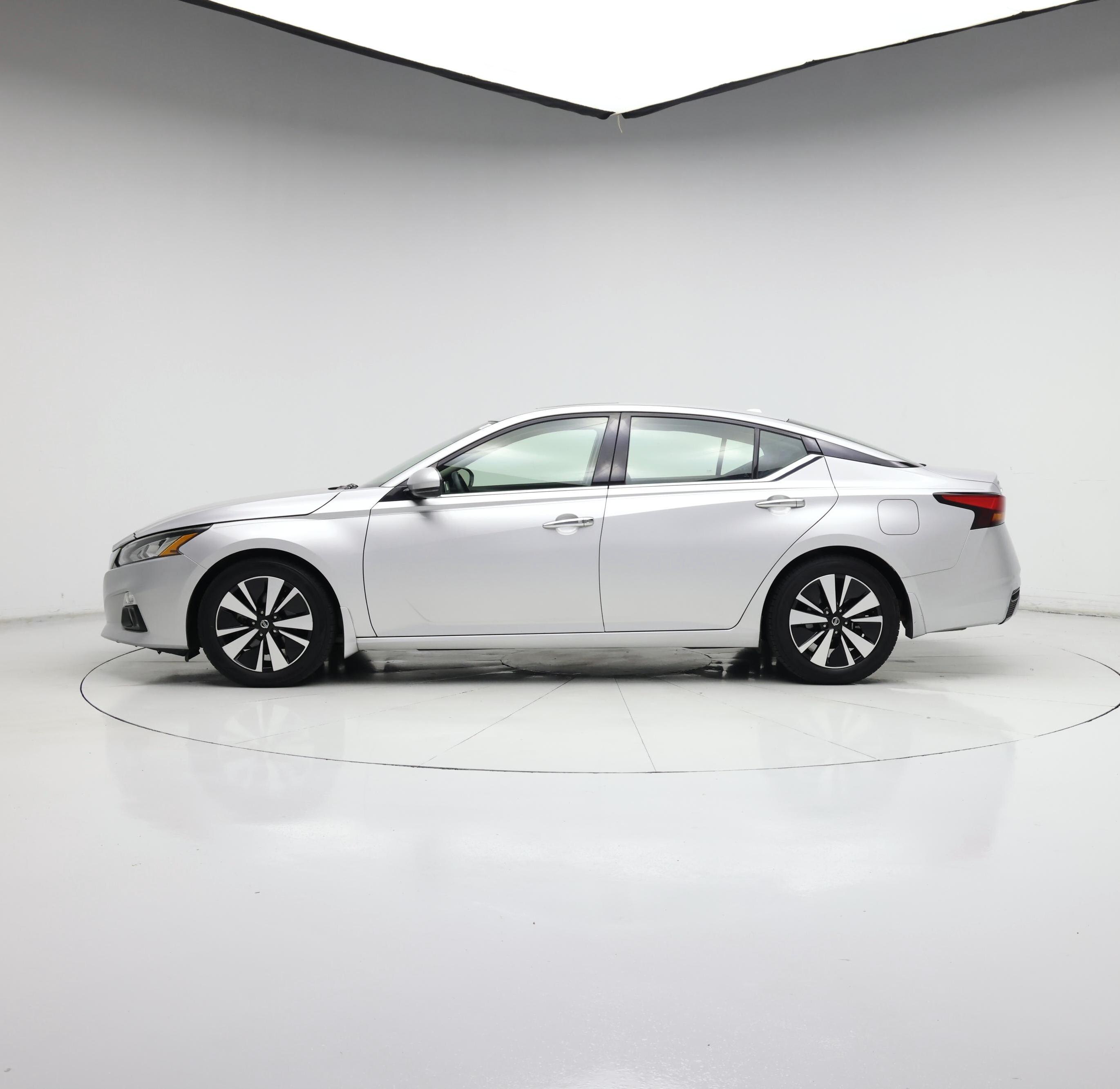 Thumbnail: 2019 Nissan Altima - 3