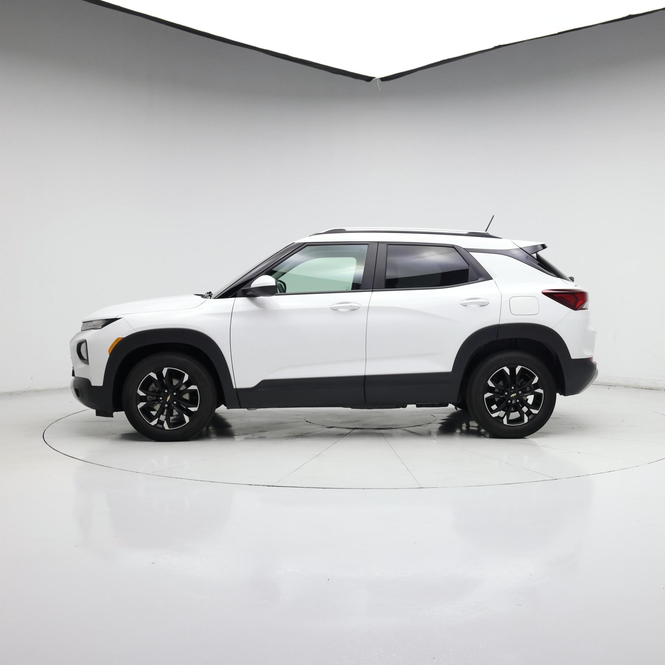 Thumbnail: 2023 Chevrolet TrailBlazer - 3