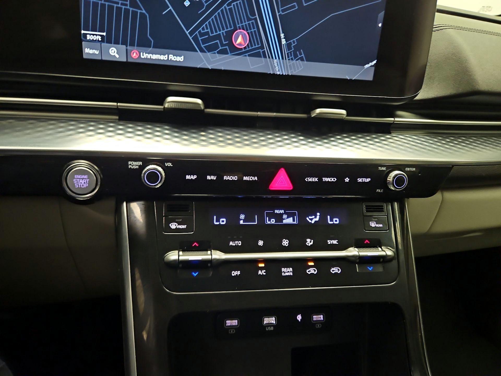 Thumbnail: 2022 Kia Carnival - 16