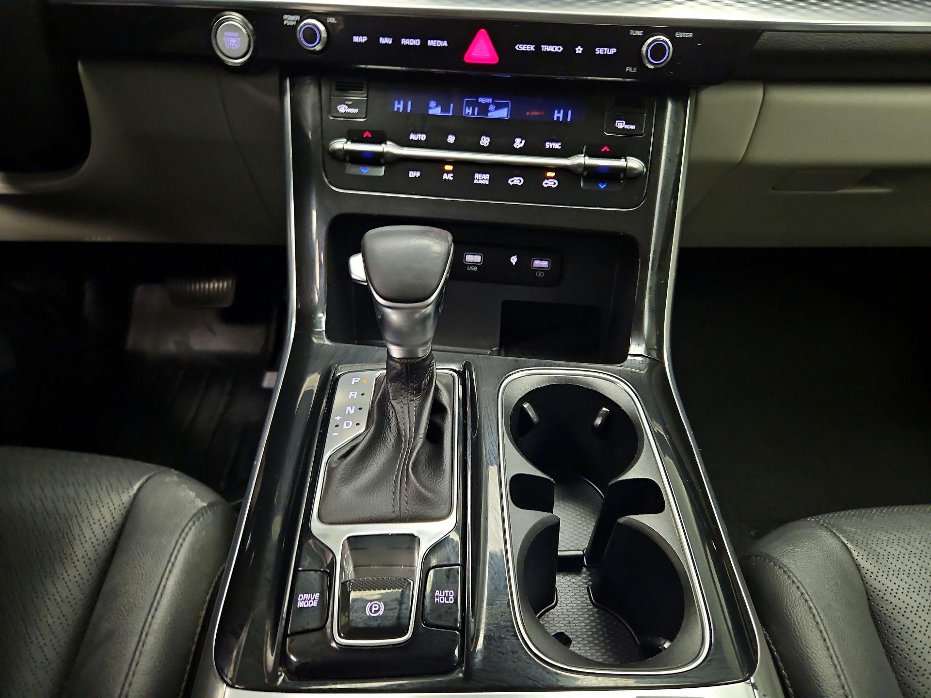 Thumbnail: 2022 Kia Carnival - 17
