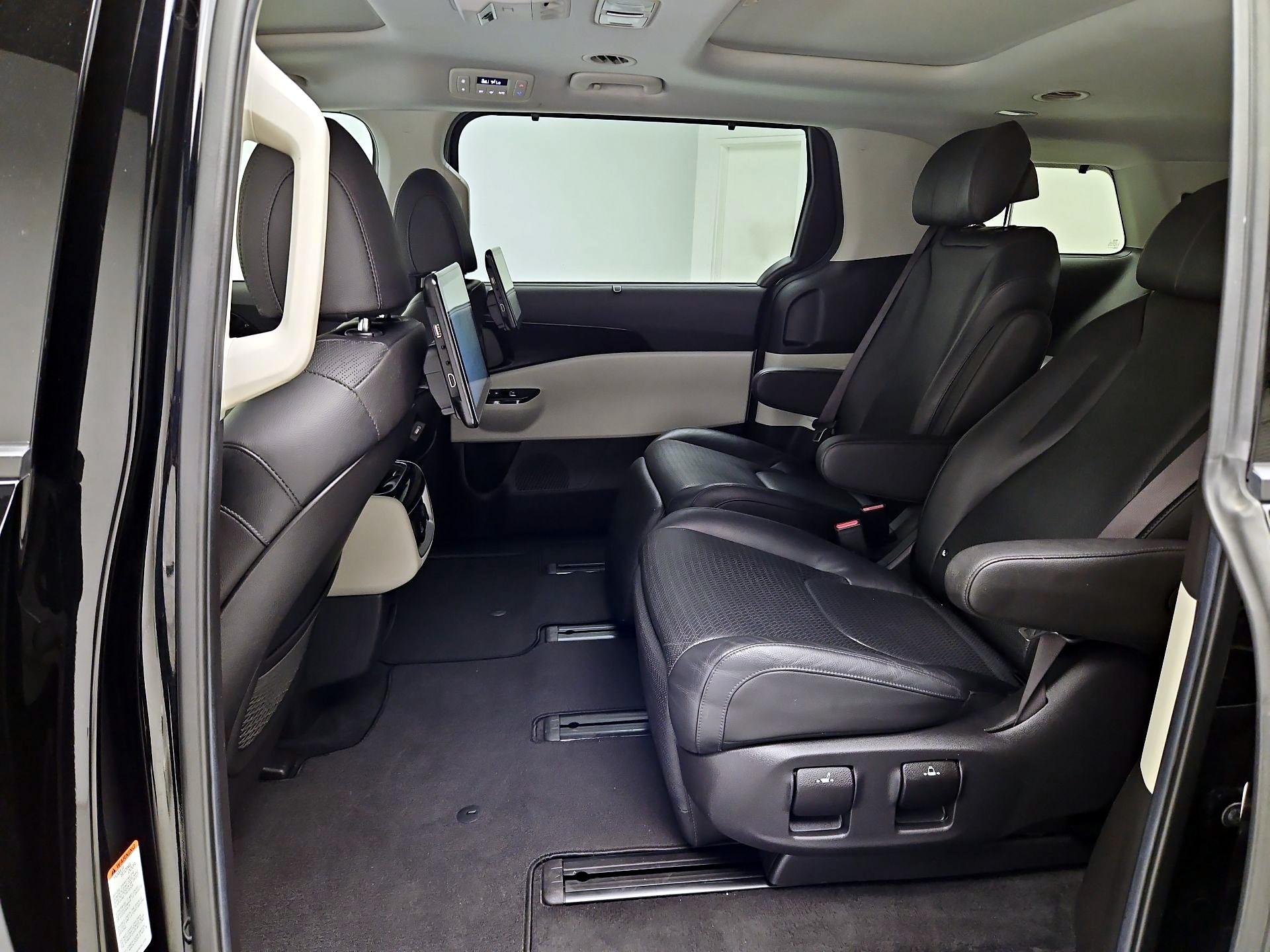 Thumbnail: 2022 Kia Carnival - 18