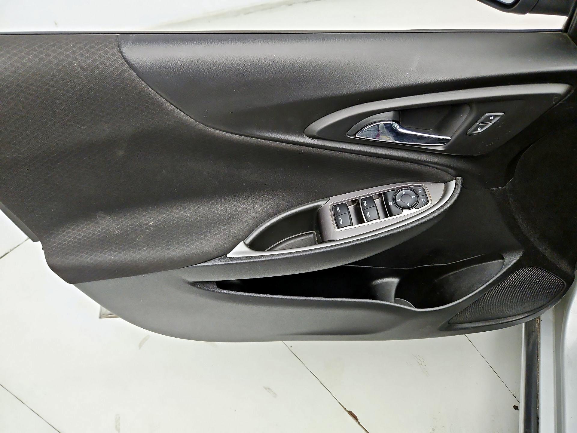 Thumbnail: 2020 Chevrolet Malibu - 12