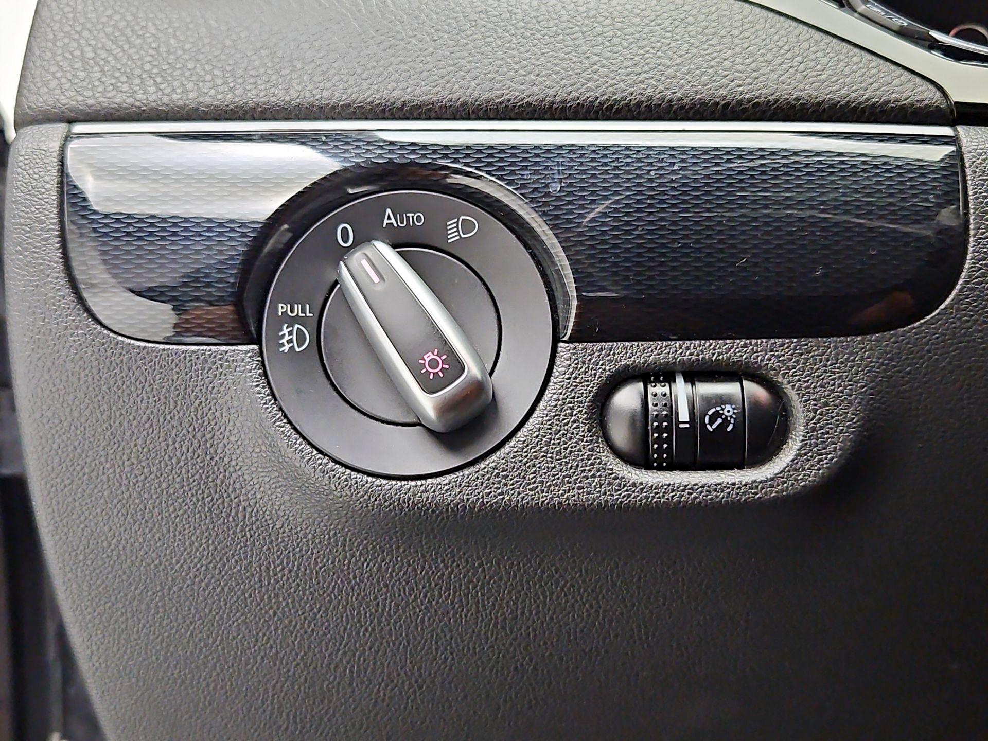 Thumbnail: 2017 Volkswagen Jetta - 13