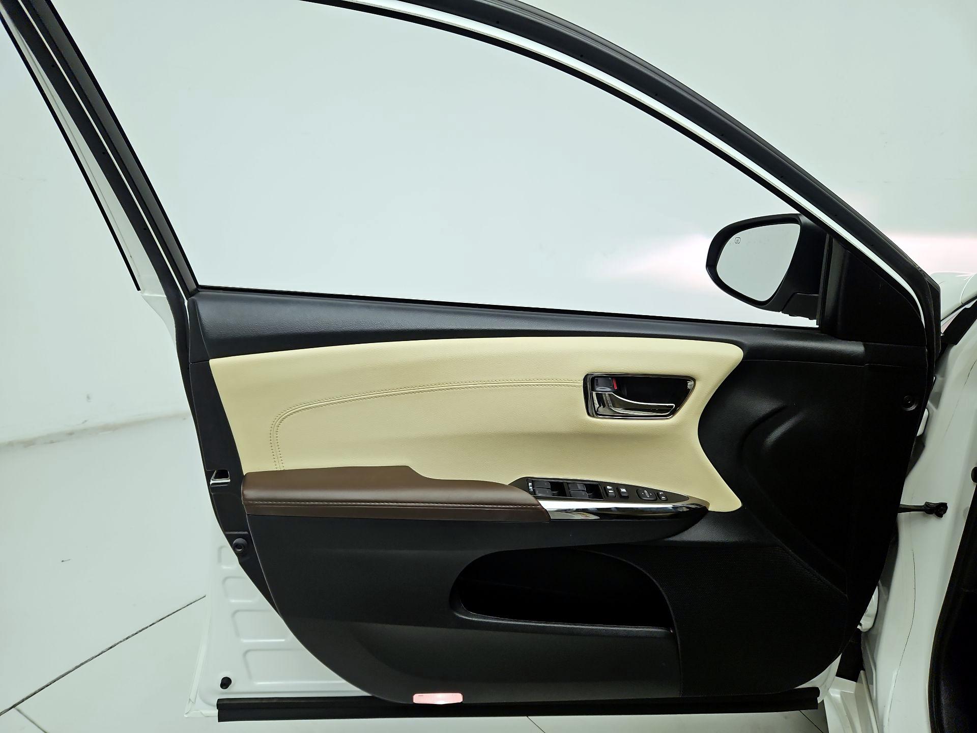 Thumbnail: 2016 Toyota Avalon - 12