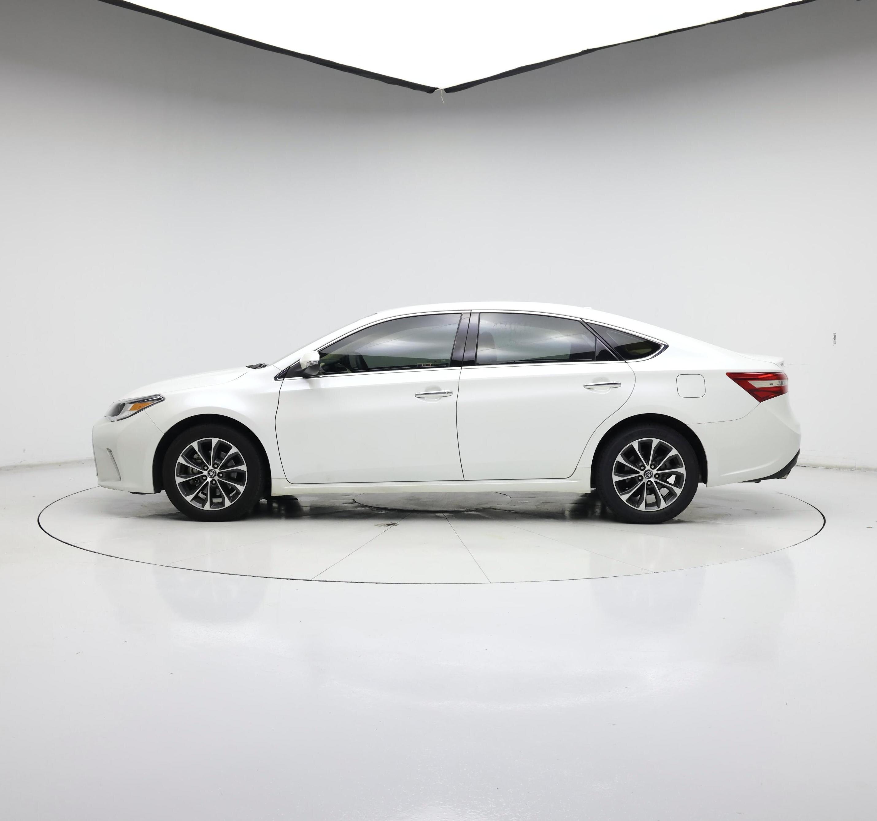 Thumbnail: 2016 Toyota Avalon - 3