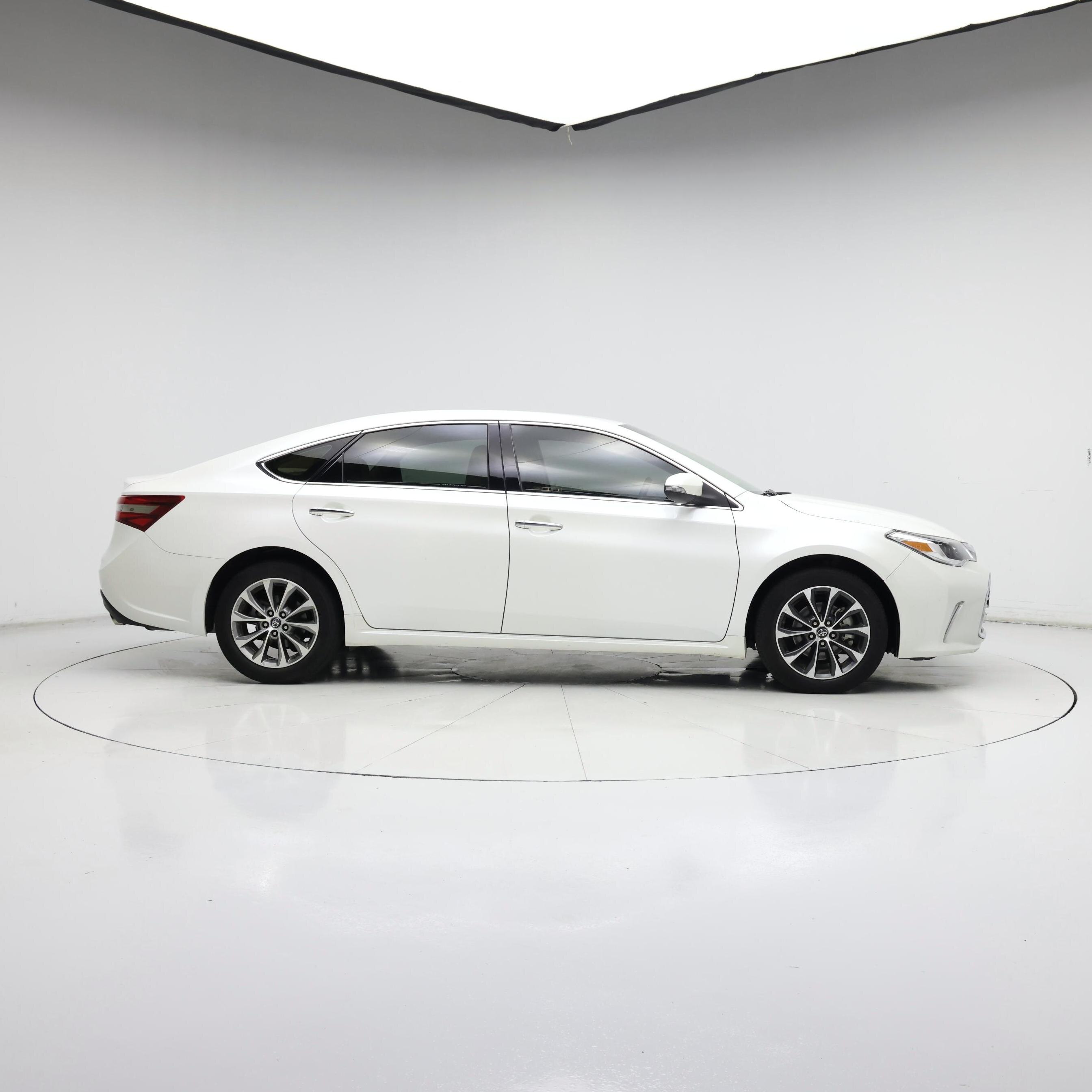 Thumbnail: 2016 Toyota Avalon - 7