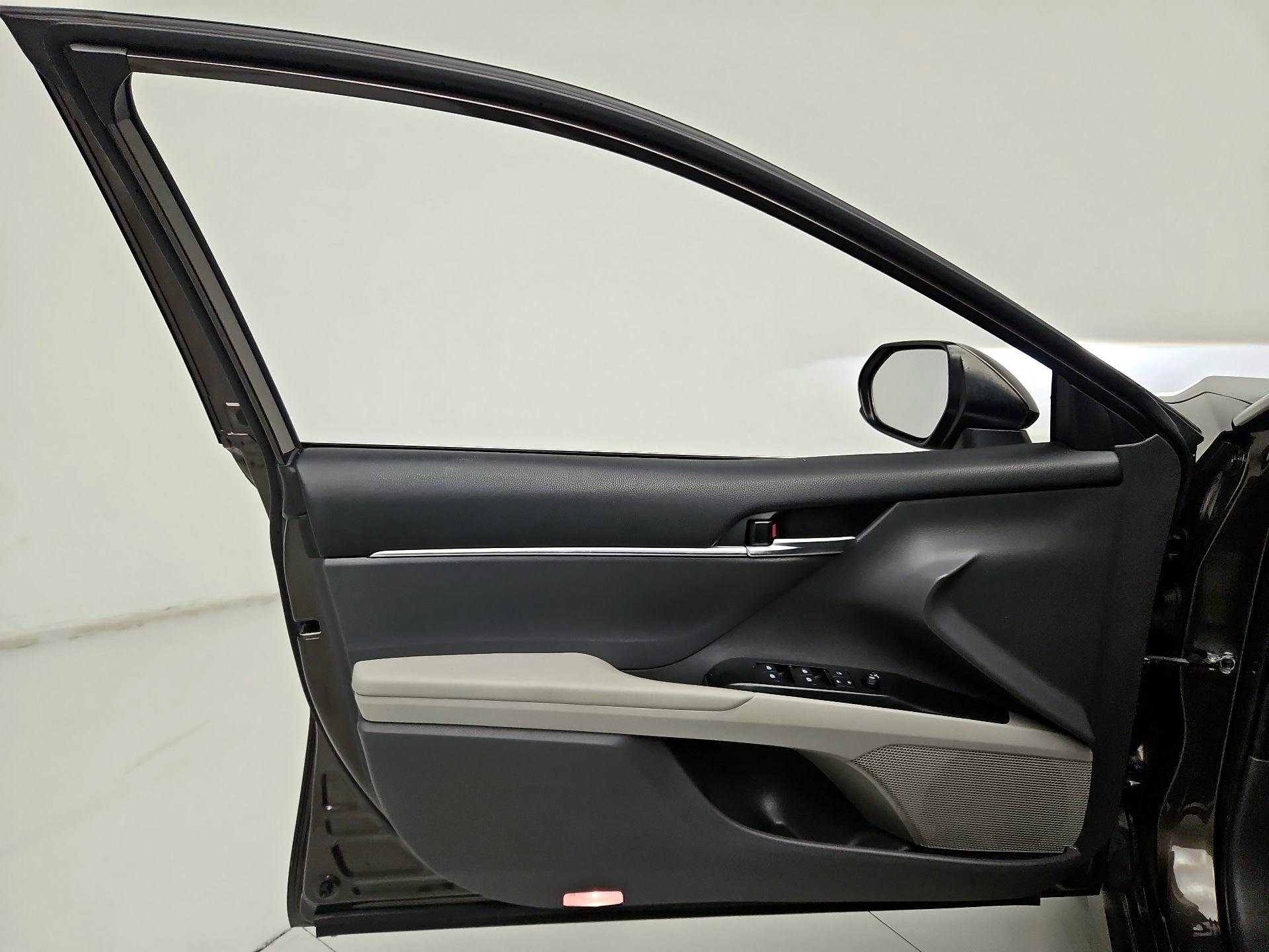 Thumbnail: 2019 Toyota Camry - 12