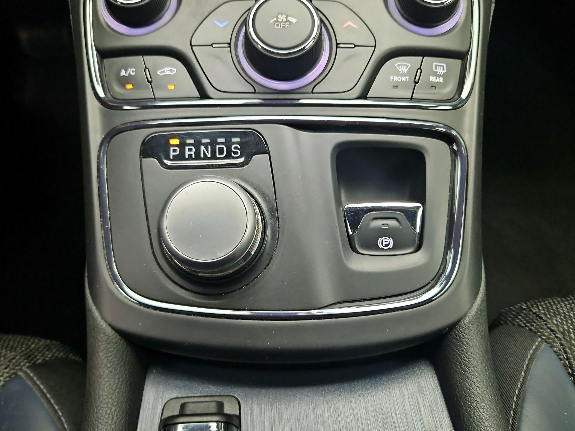 Thumbnail: 2015 Chrysler 200 - 16