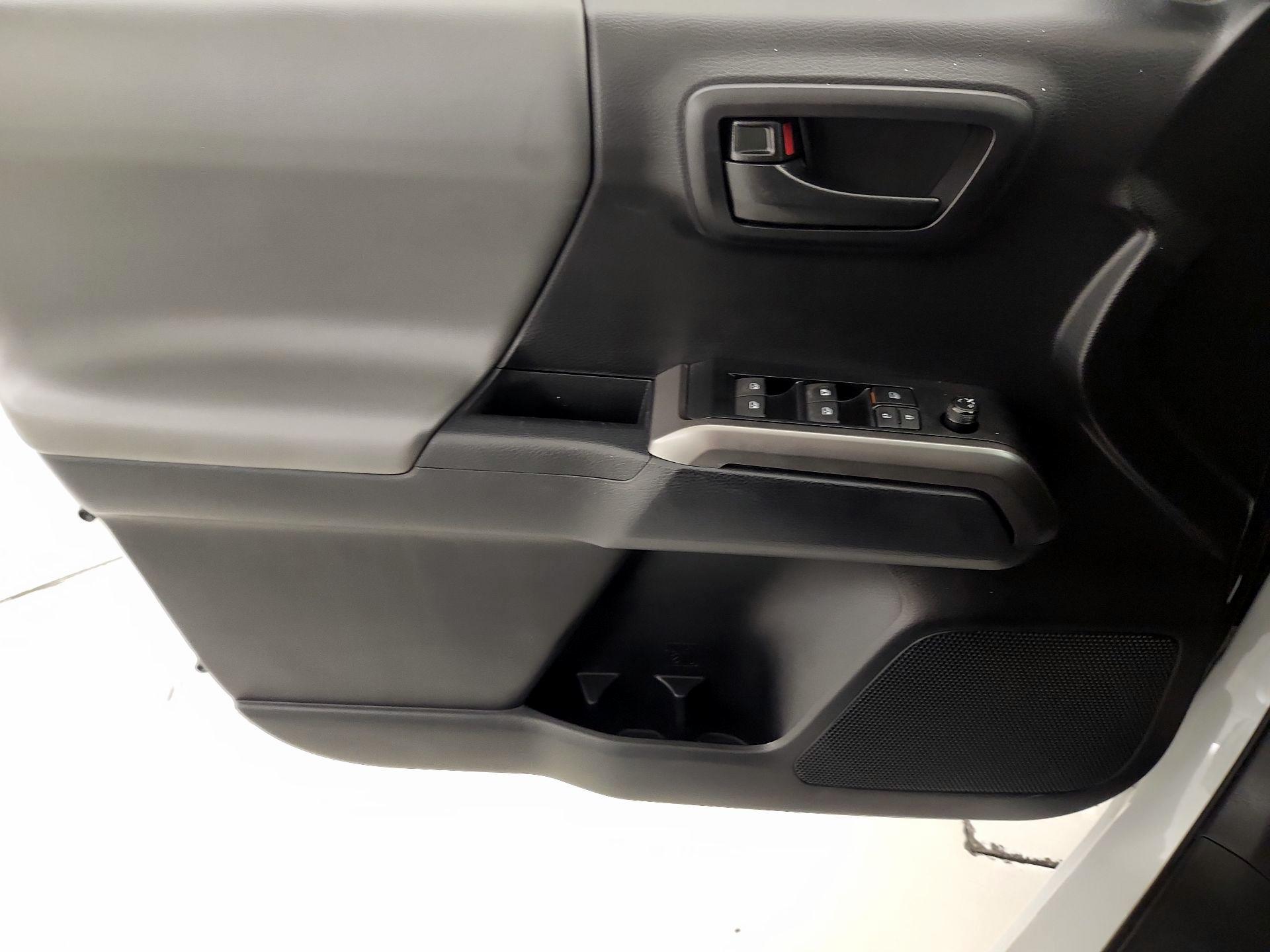 Thumbnail: 2021 Toyota Tacoma - 12