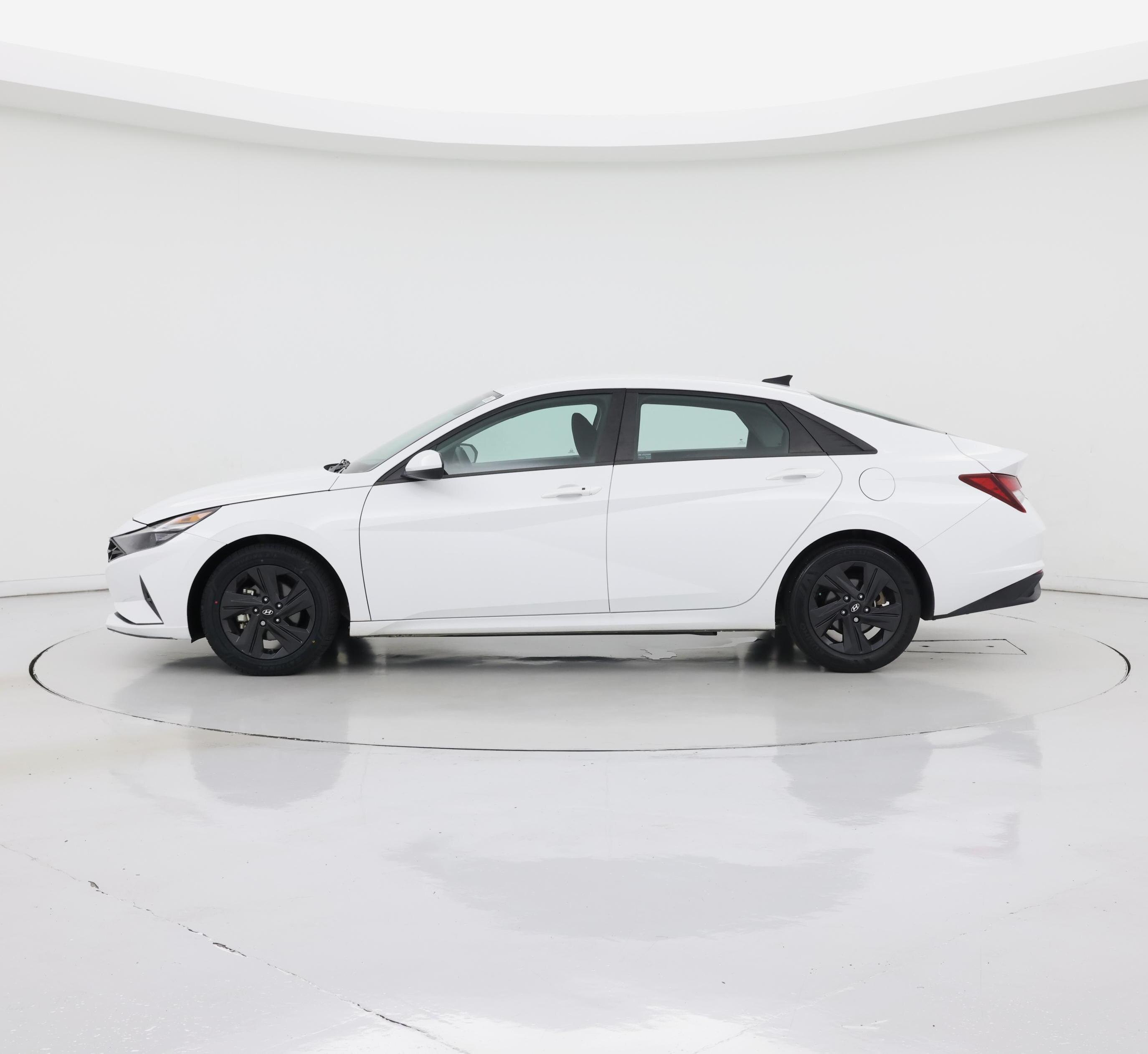 Thumbnail: 2022 Hyundai Elantra - 3