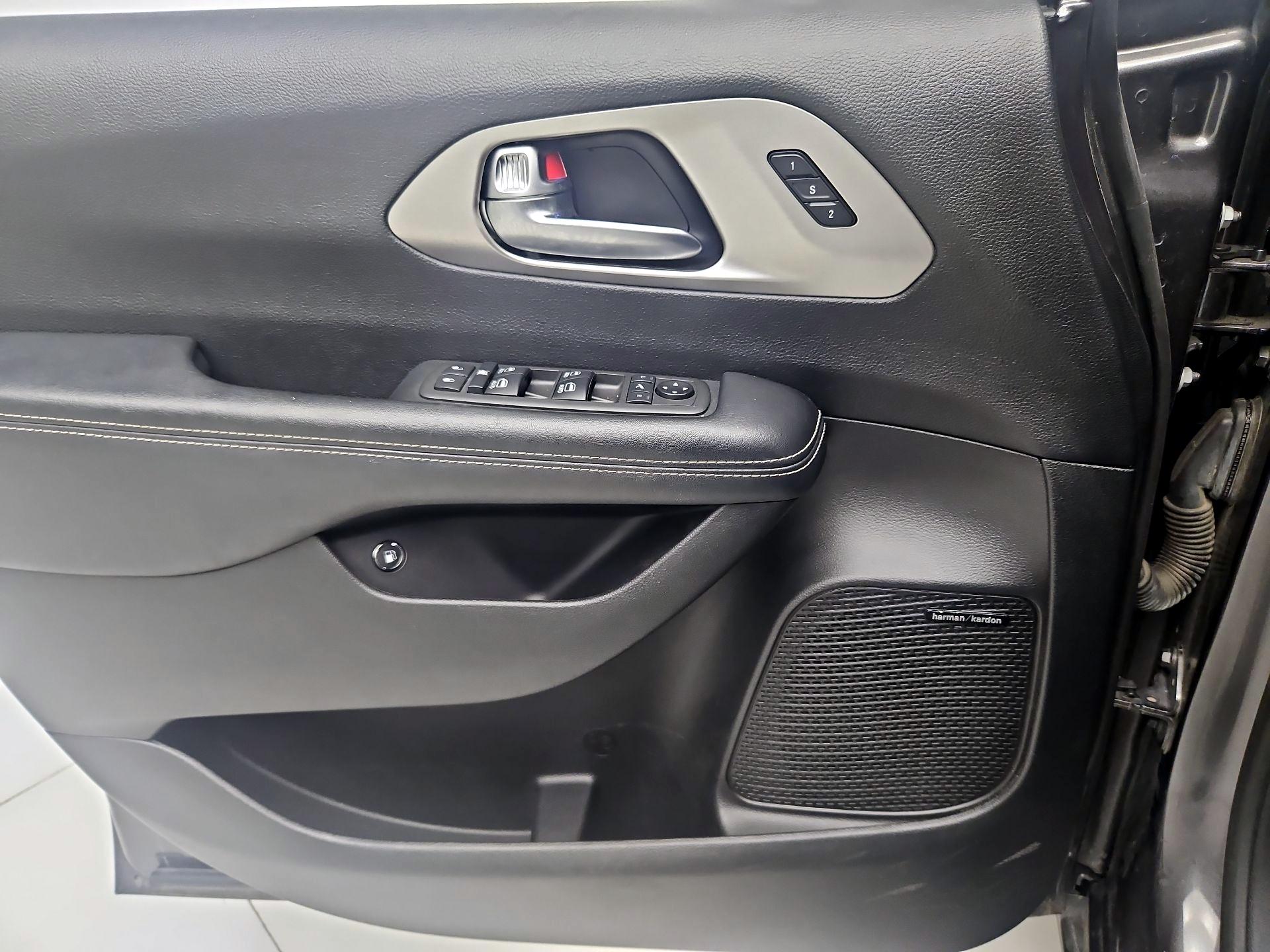 Thumbnail: 2021 Chrysler Pacifica - 12