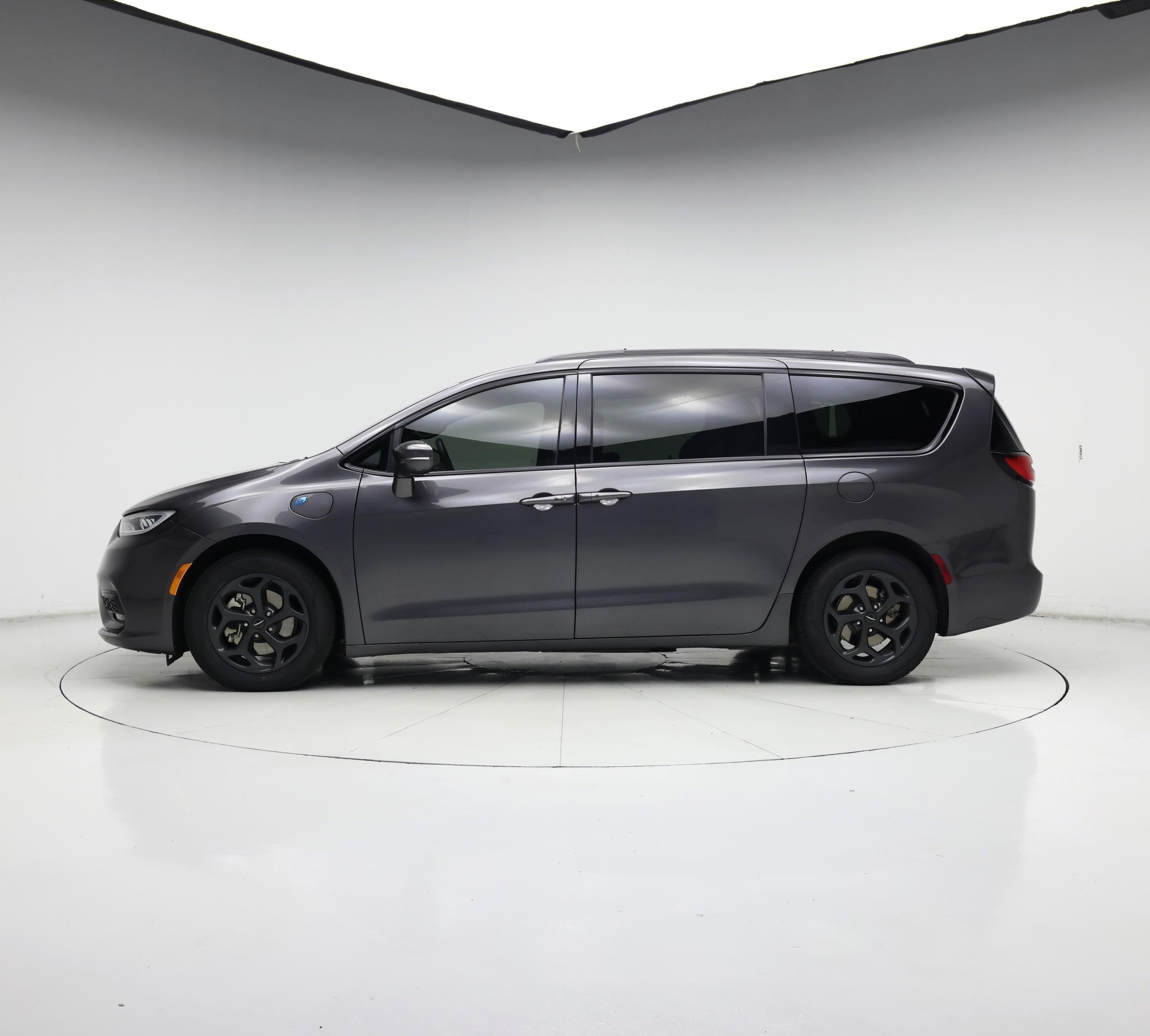 Thumbnail: 2021 Chrysler Pacifica - 3
