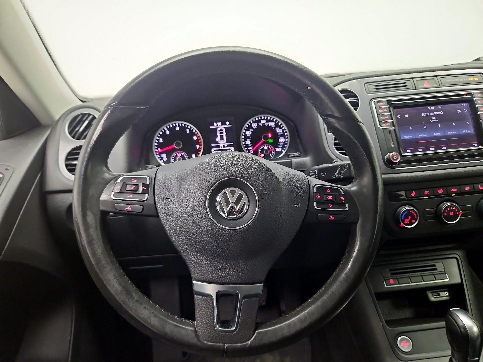 Thumbnail: 2017 Volkswagen Tiguan - 10