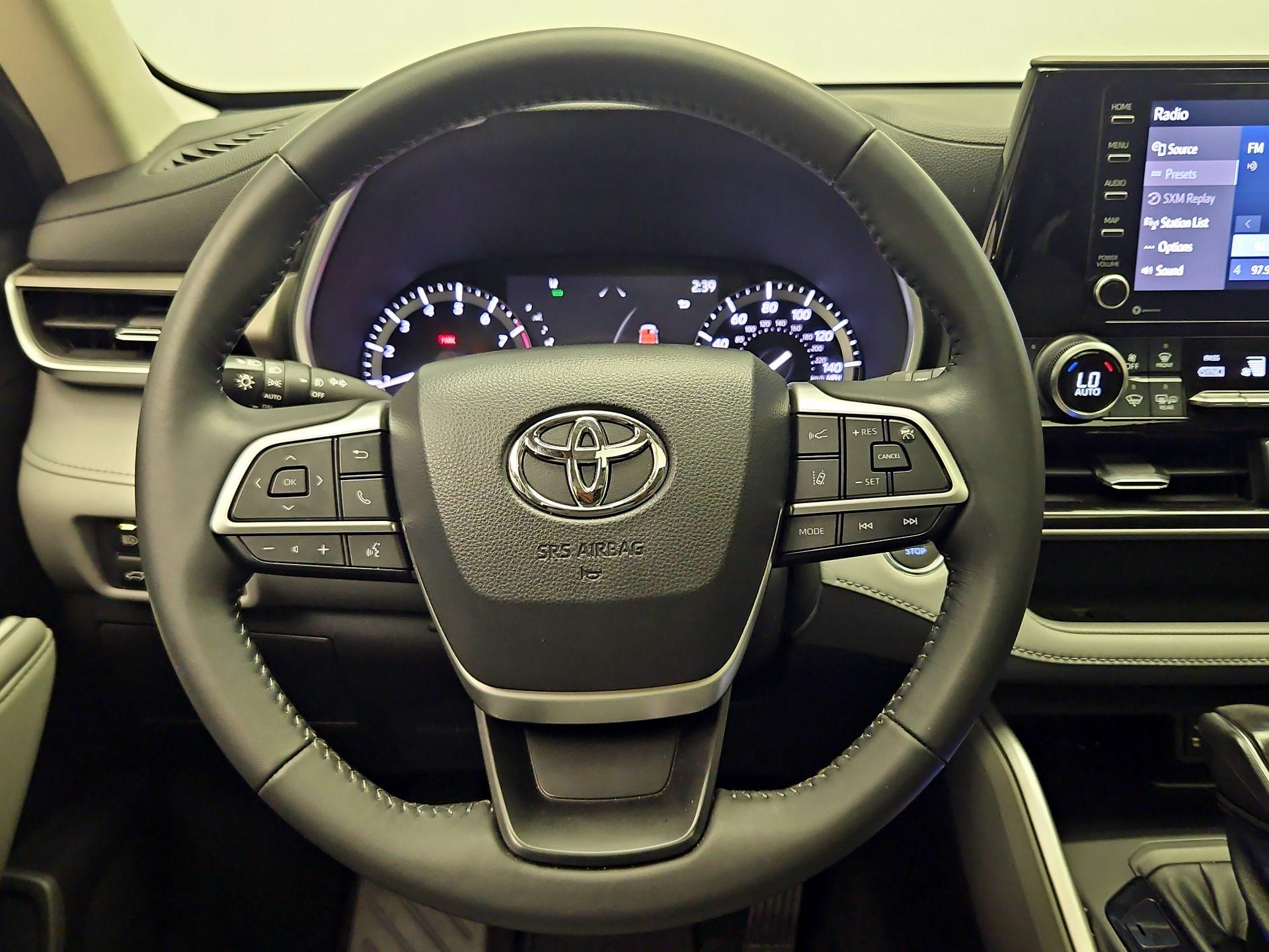 Thumbnail: 2022 Toyota Highlander - 10