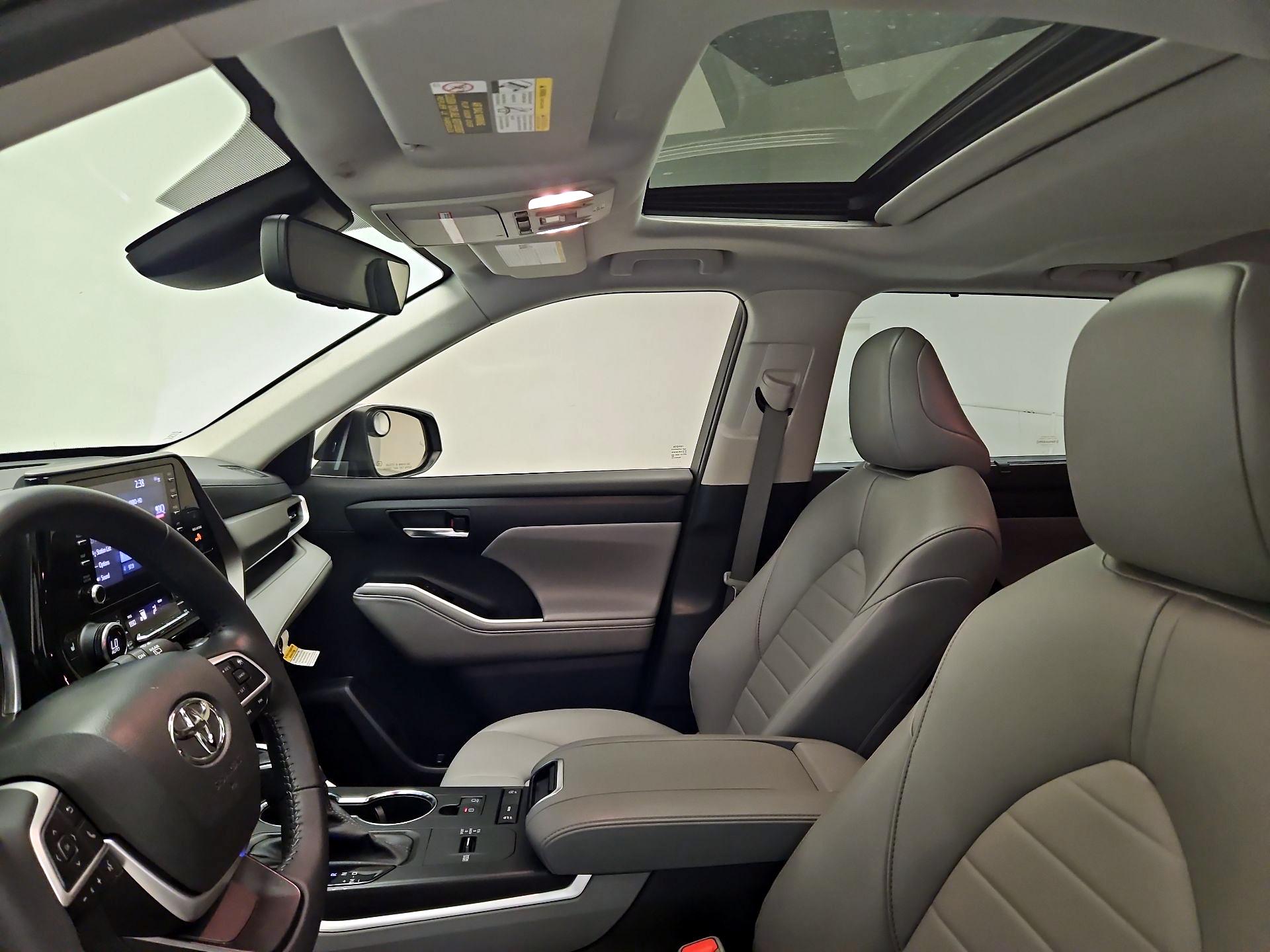 Thumbnail: 2022 Toyota Highlander - 19