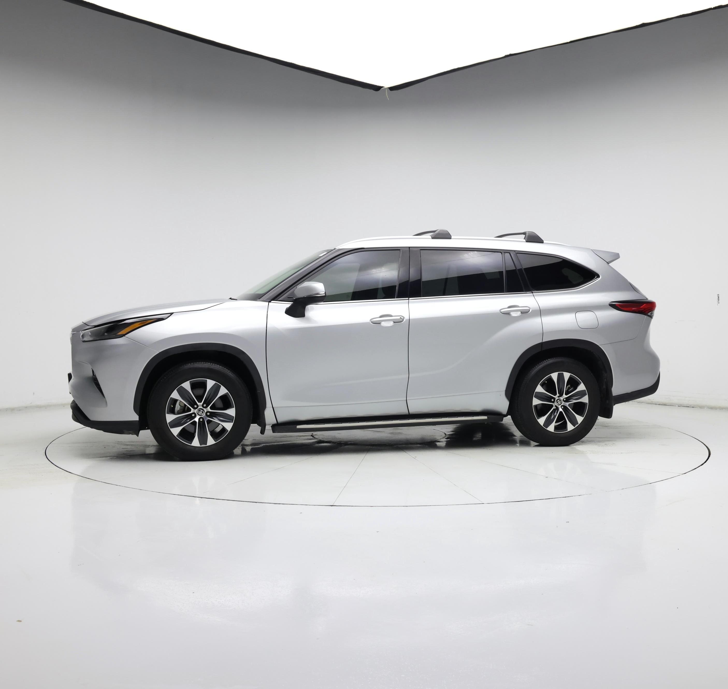 Thumbnail: 2022 Toyota Highlander - 3