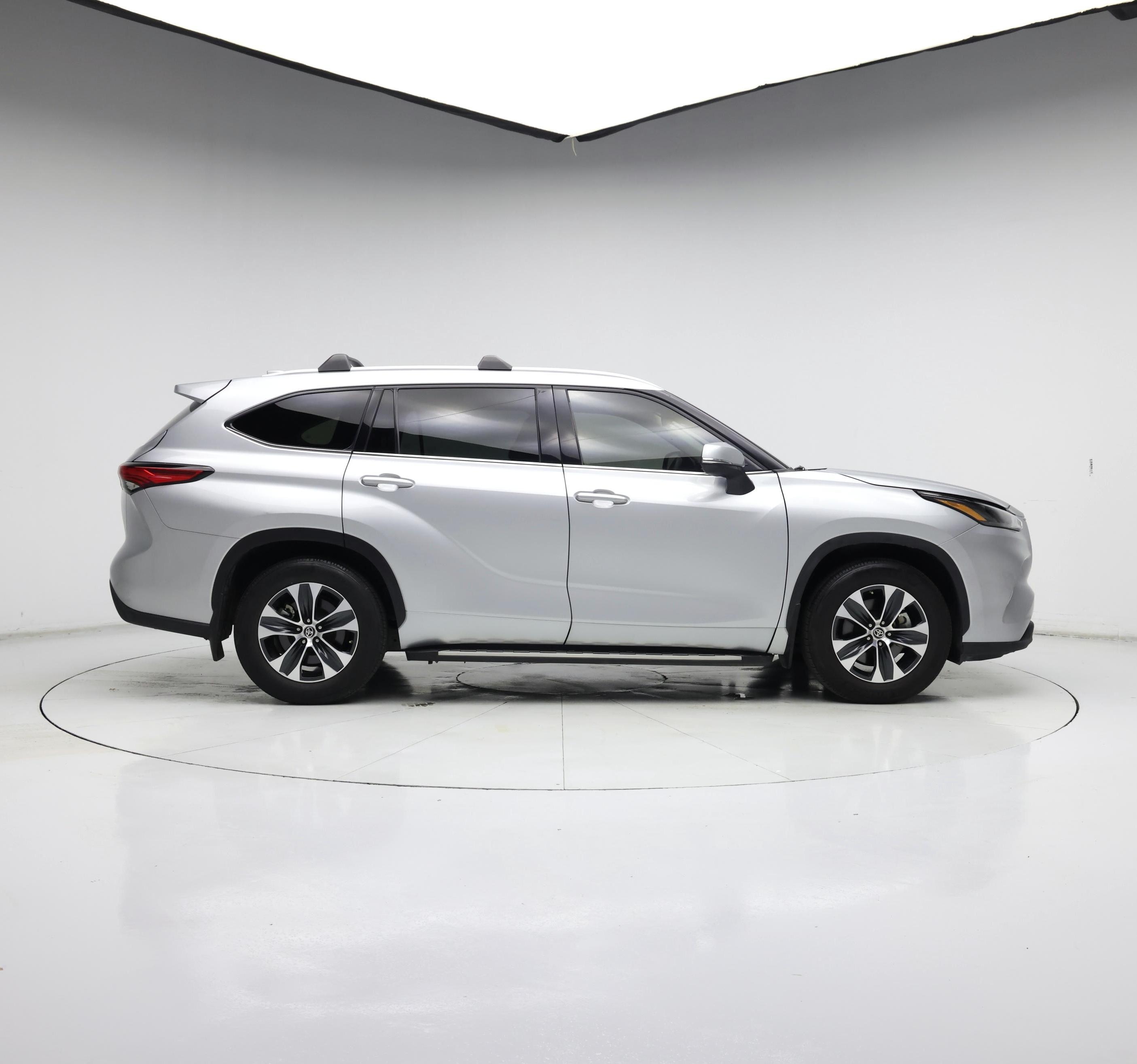 Thumbnail: 2022 Toyota Highlander - 7