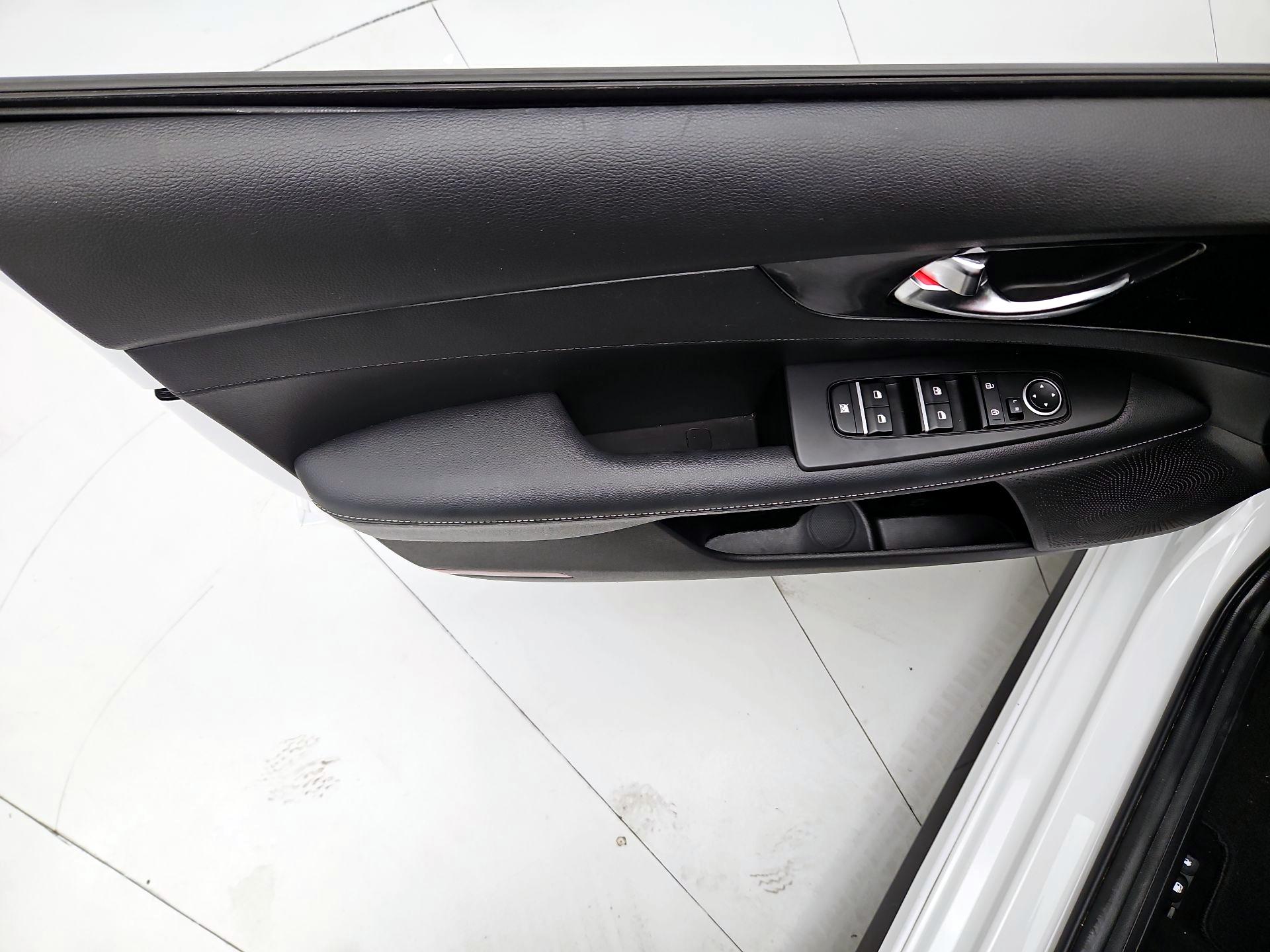 Thumbnail: 2023 Kia Forte - 12