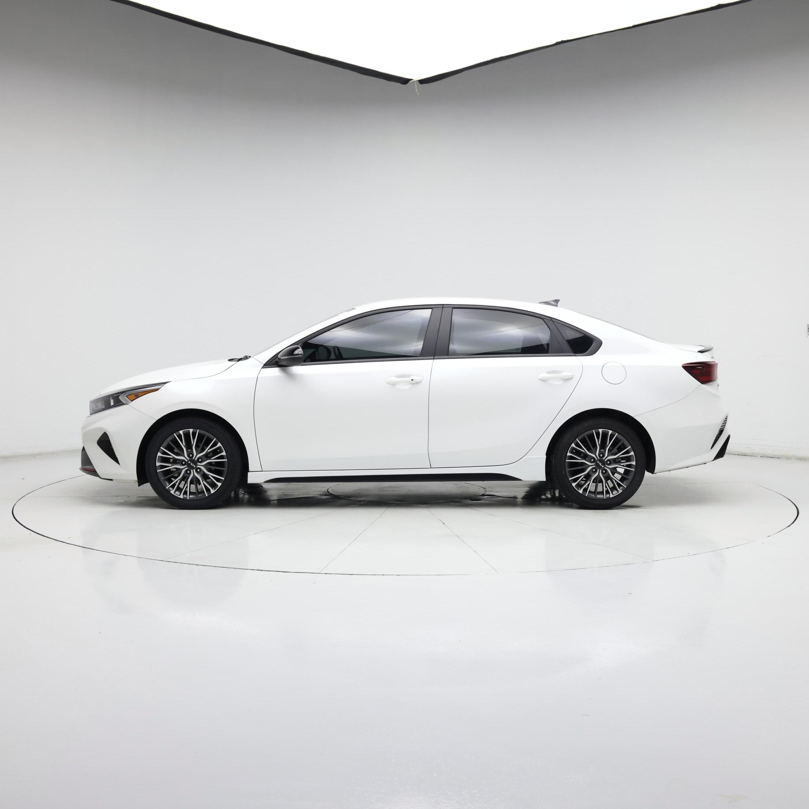 Thumbnail: 2023 Kia Forte - 3
