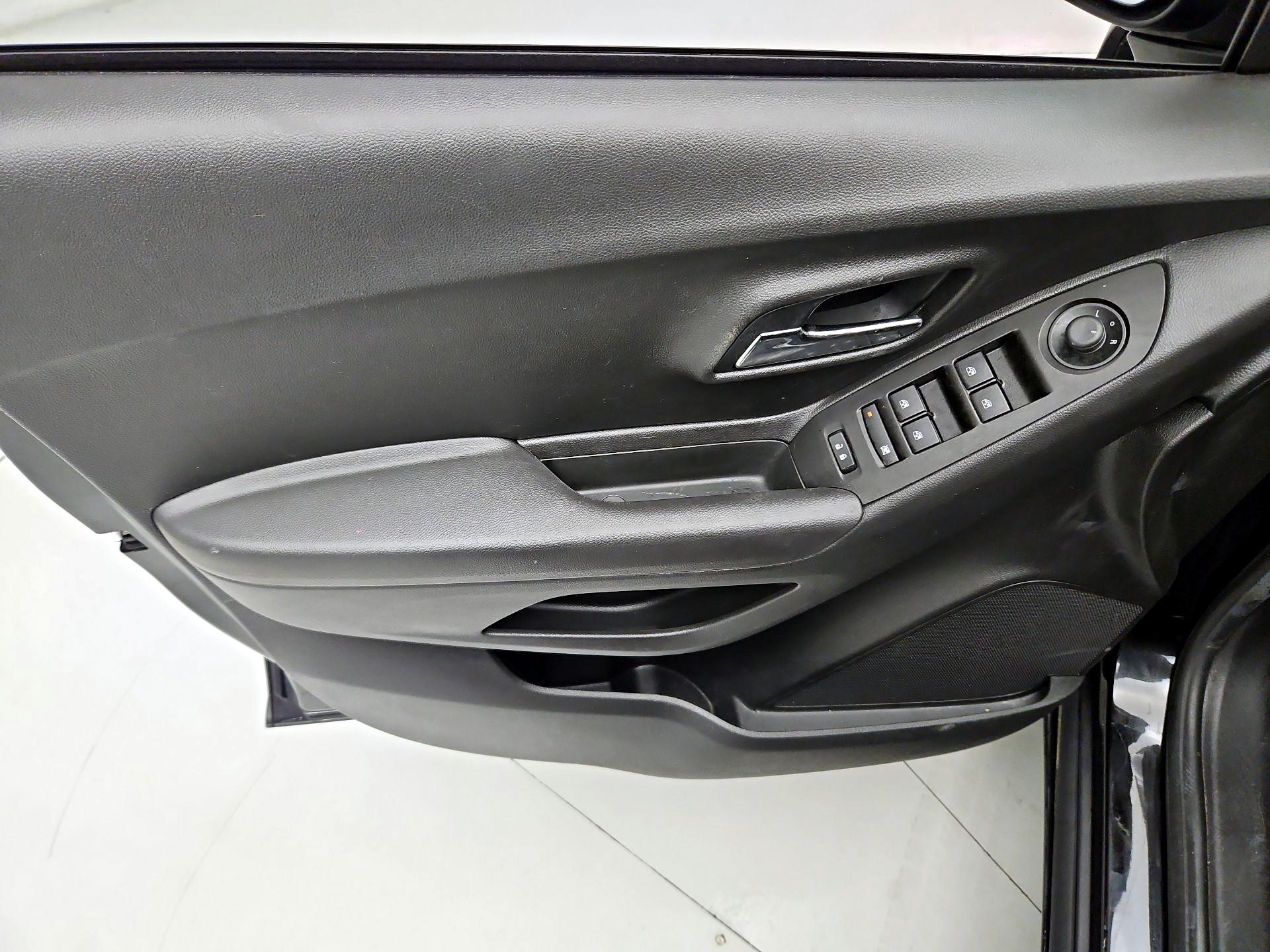 Thumbnail: 2020 Chevrolet Trax - 12