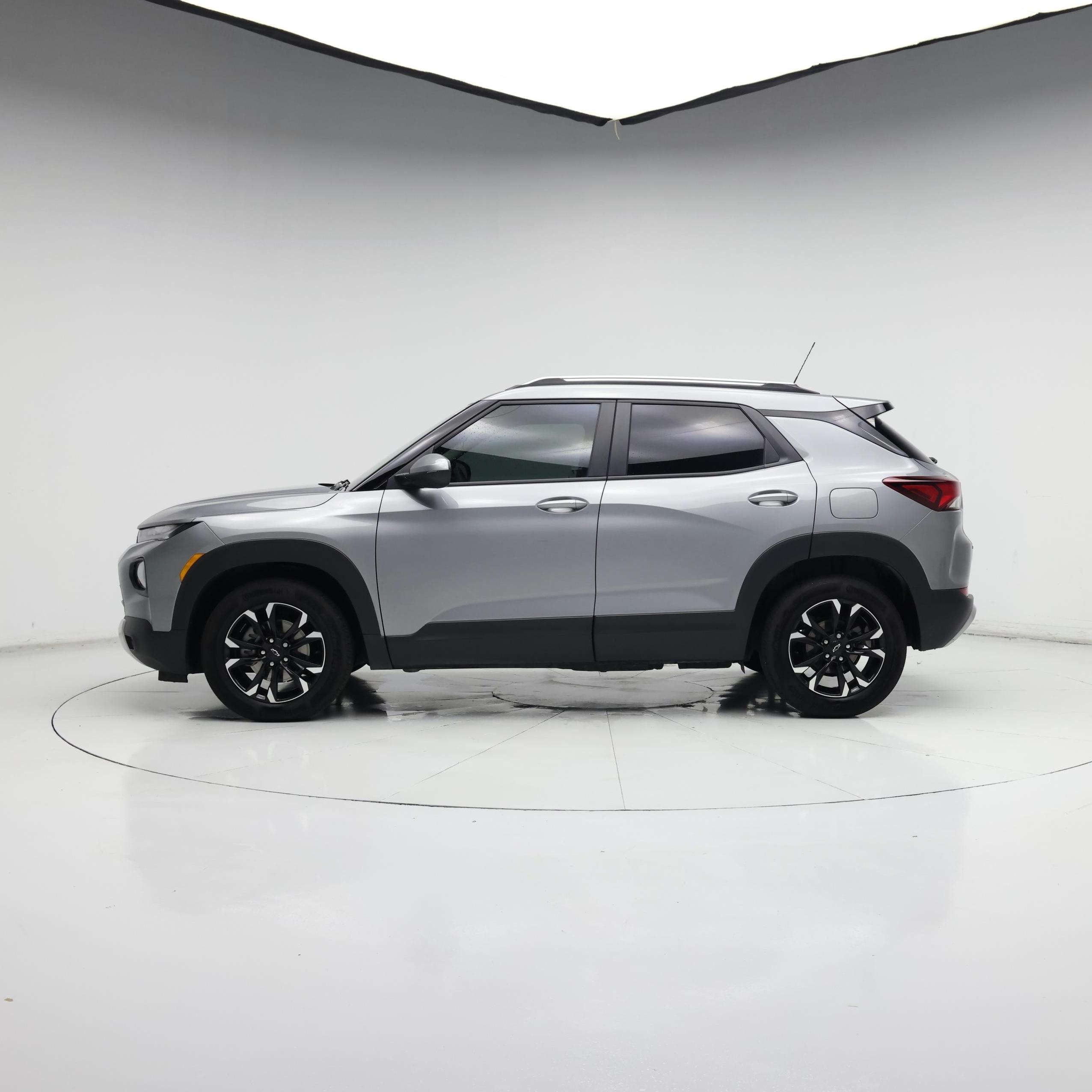 Thumbnail: 2023 Chevrolet TrailBlazer - 3