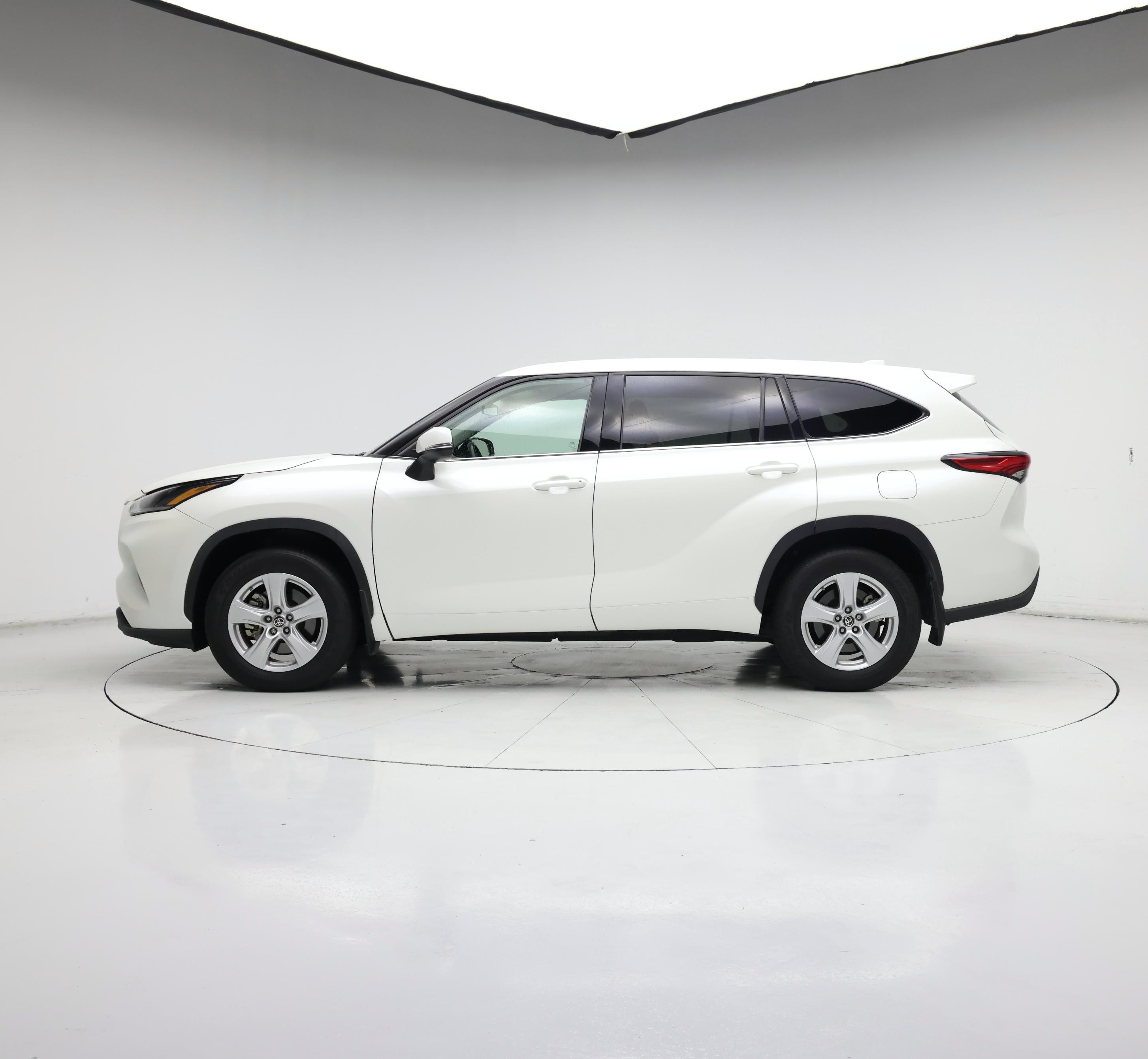 Thumbnail: 2021 Toyota Highlander - 3