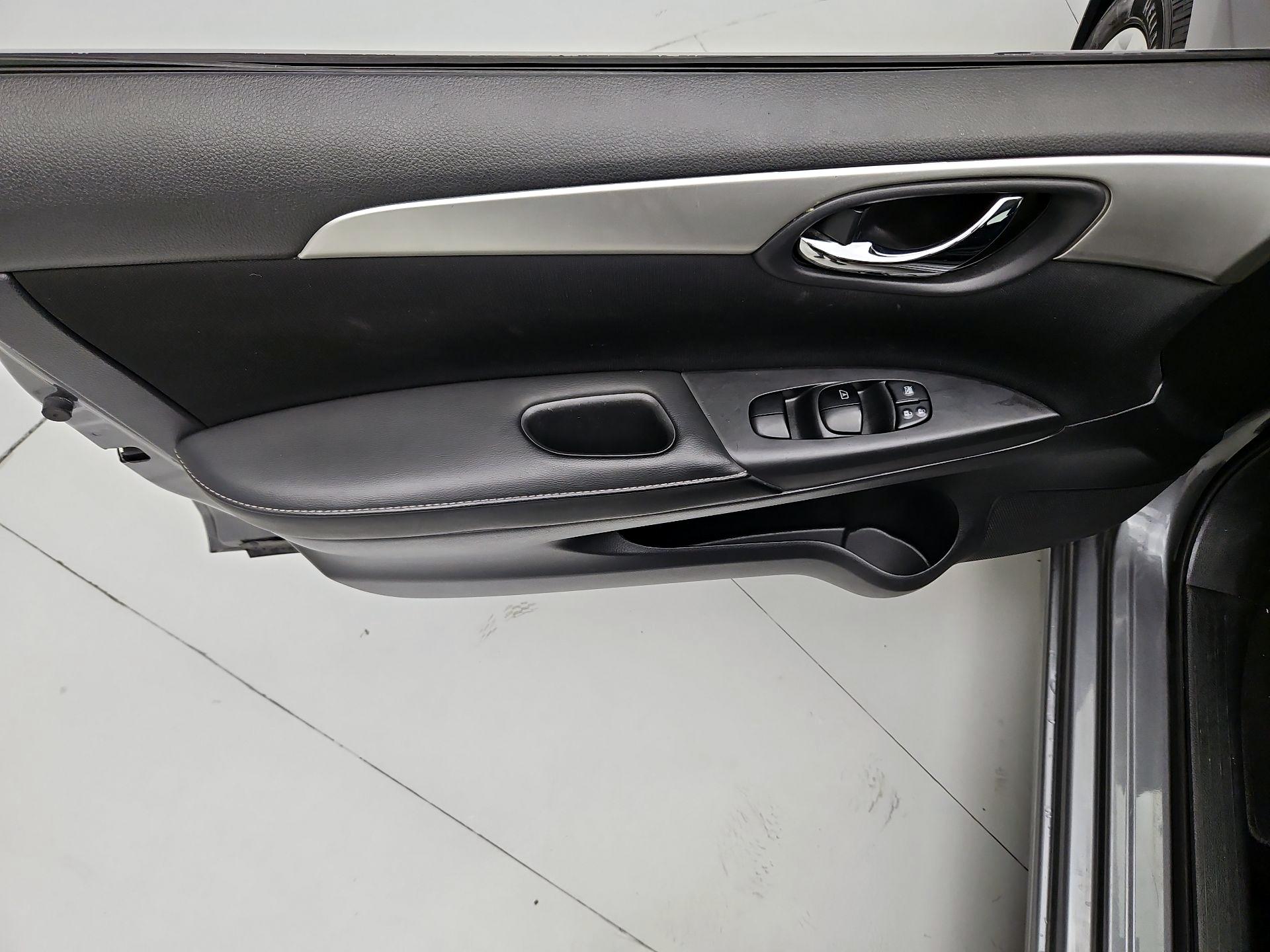 Thumbnail: 2019 Nissan Sentra - 12