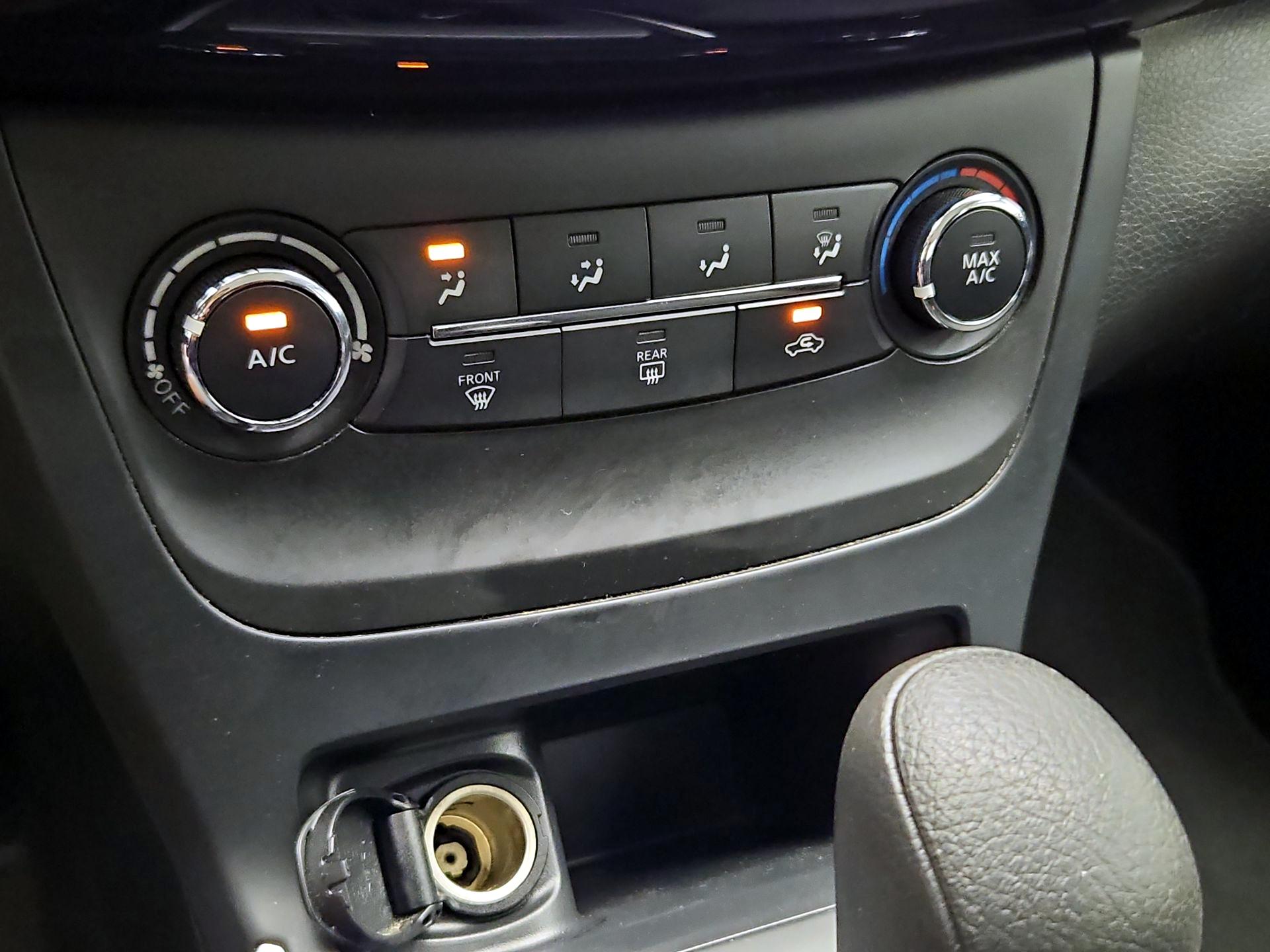 Thumbnail: 2019 Nissan Sentra - 16