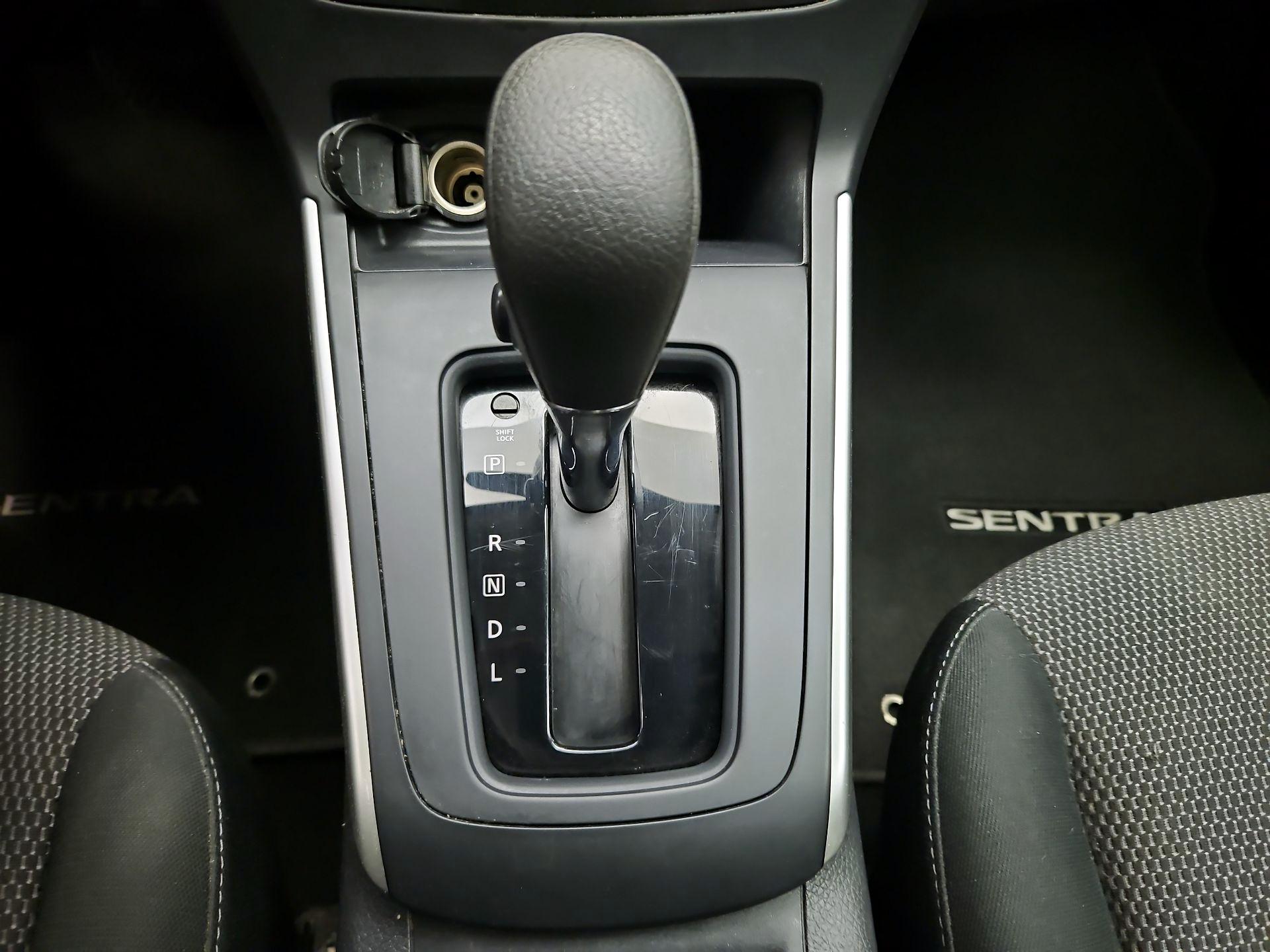 Thumbnail: 2019 Nissan Sentra - 17