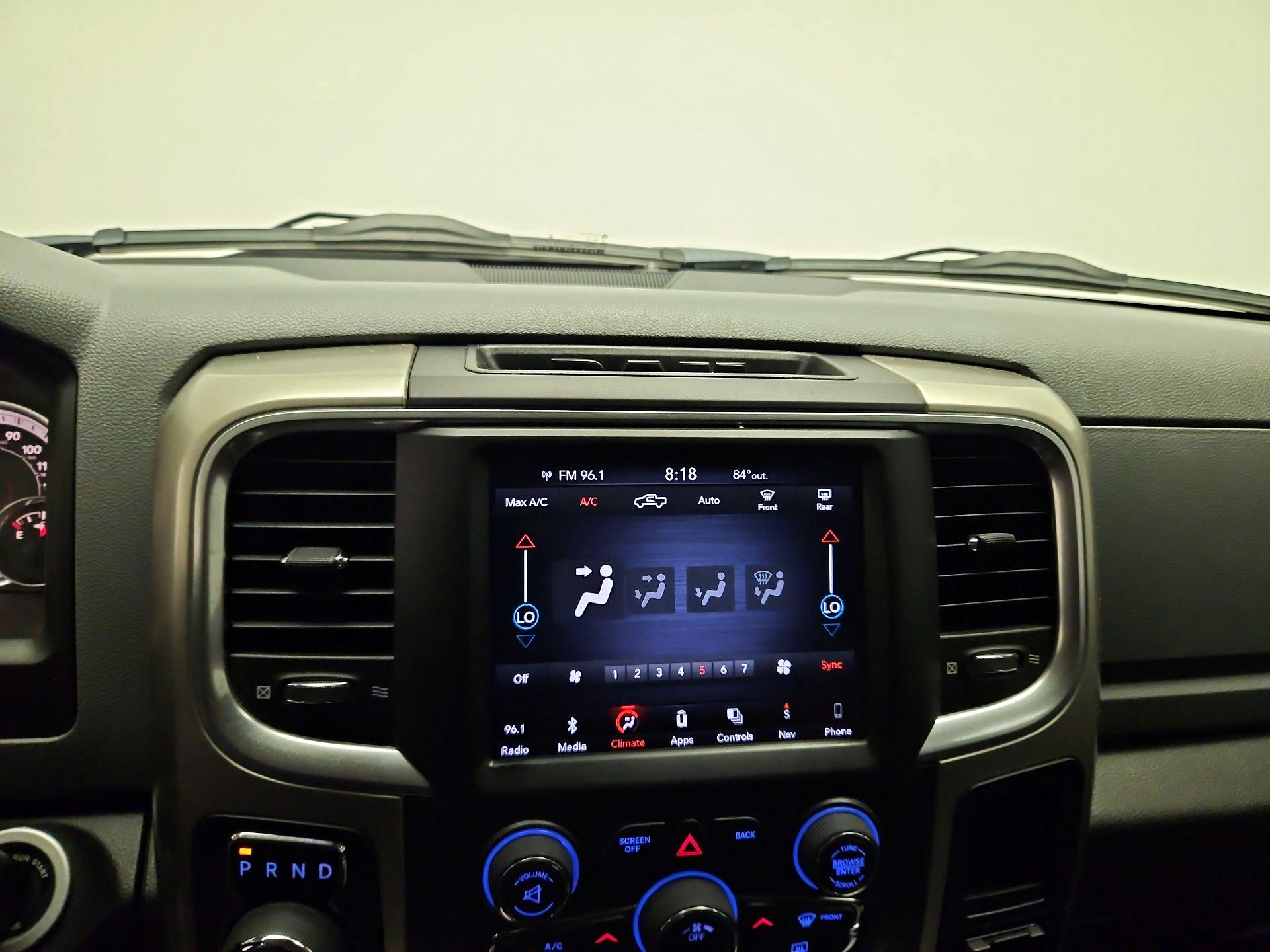 Thumbnail: 2019 RAM 1500 Classic - 16