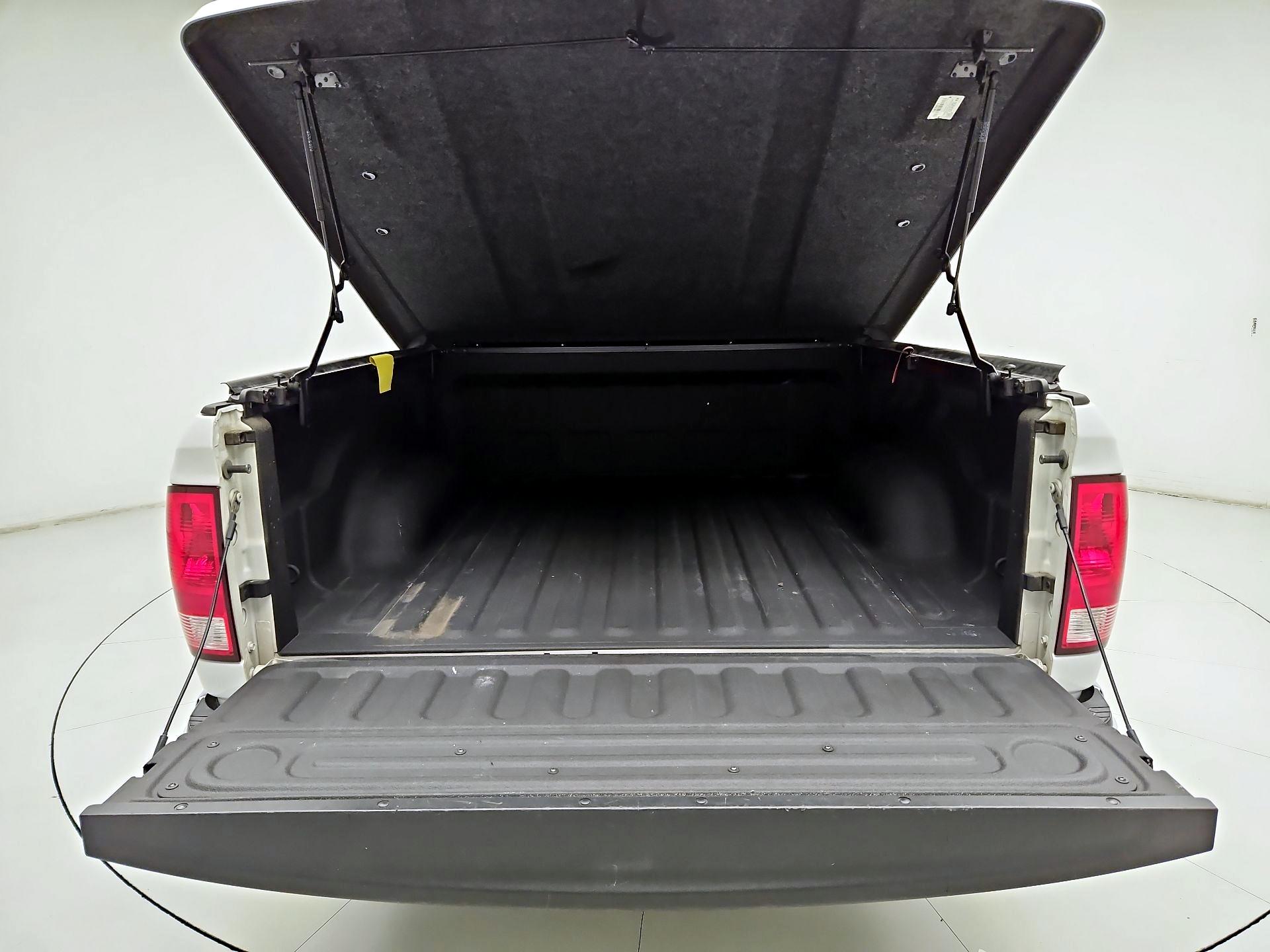 Thumbnail: 2019 RAM 1500 Classic - 19
