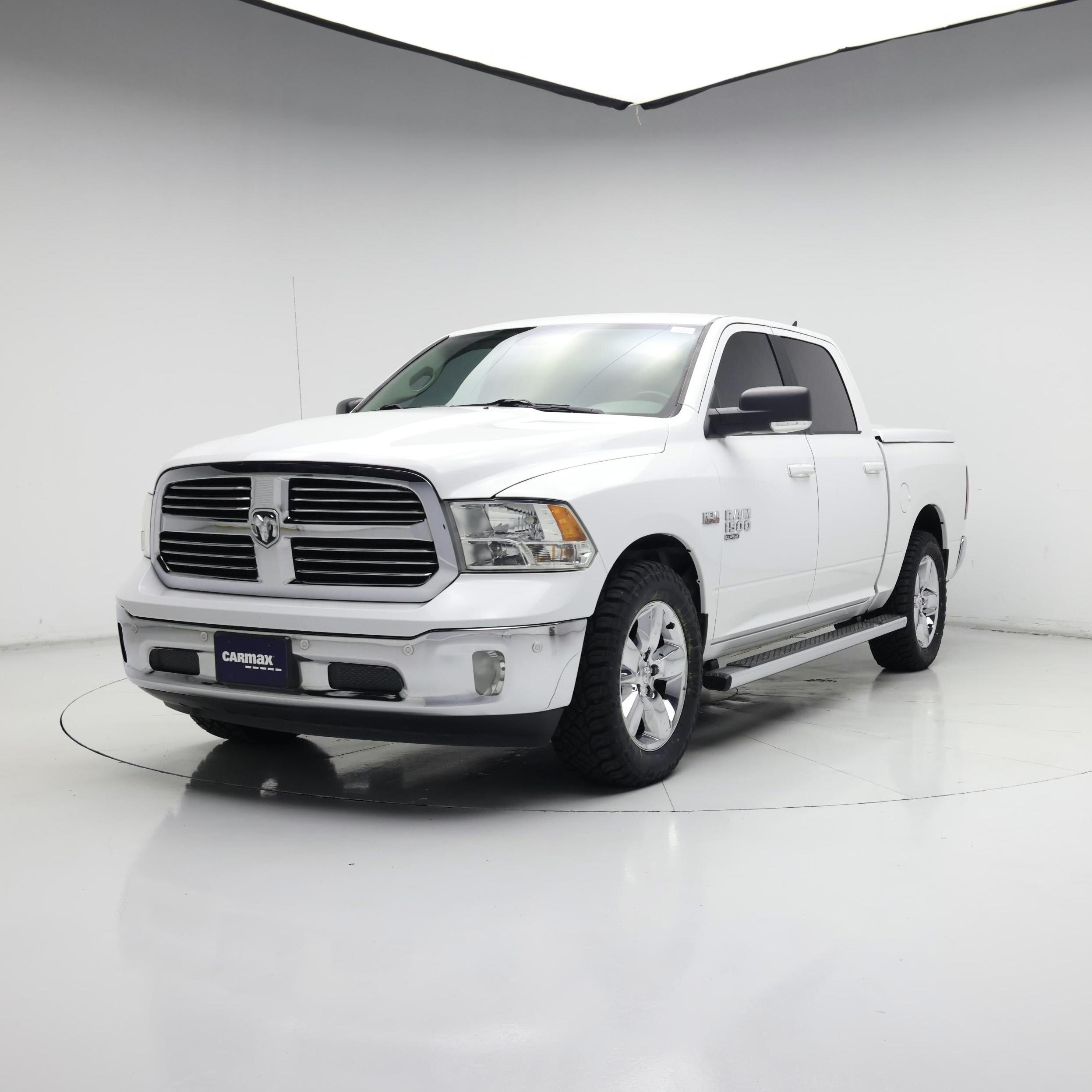 Thumbnail: 2019 RAM 1500 Classic - 4