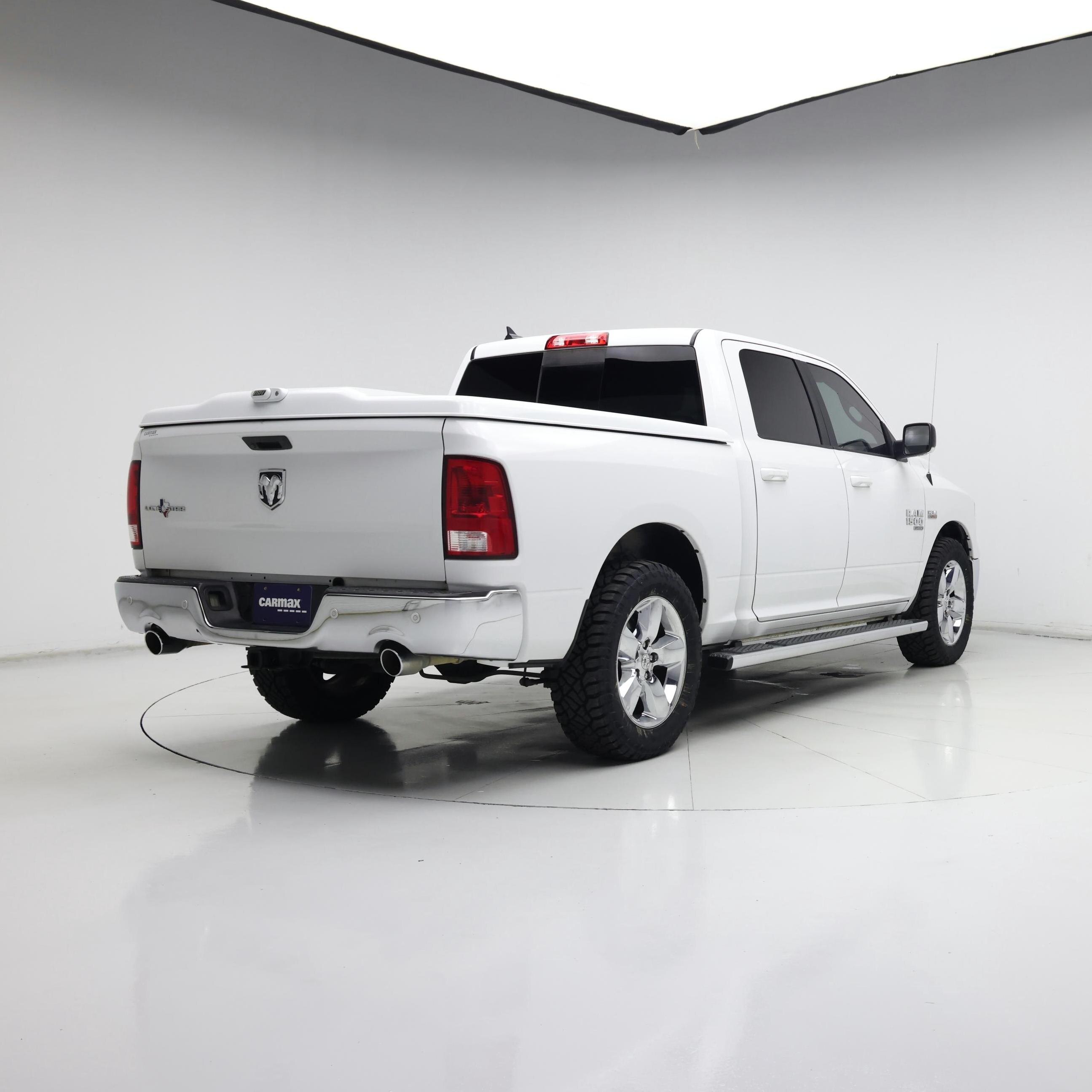 Thumbnail: 2019 RAM 1500 Classic - 8