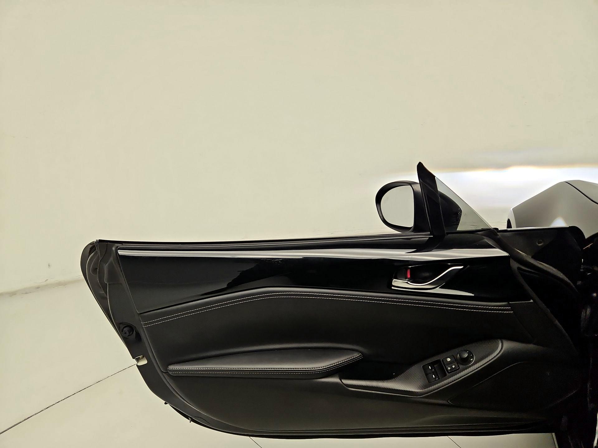 Thumbnail: 2021 Mazda MX-5 Miata - 12